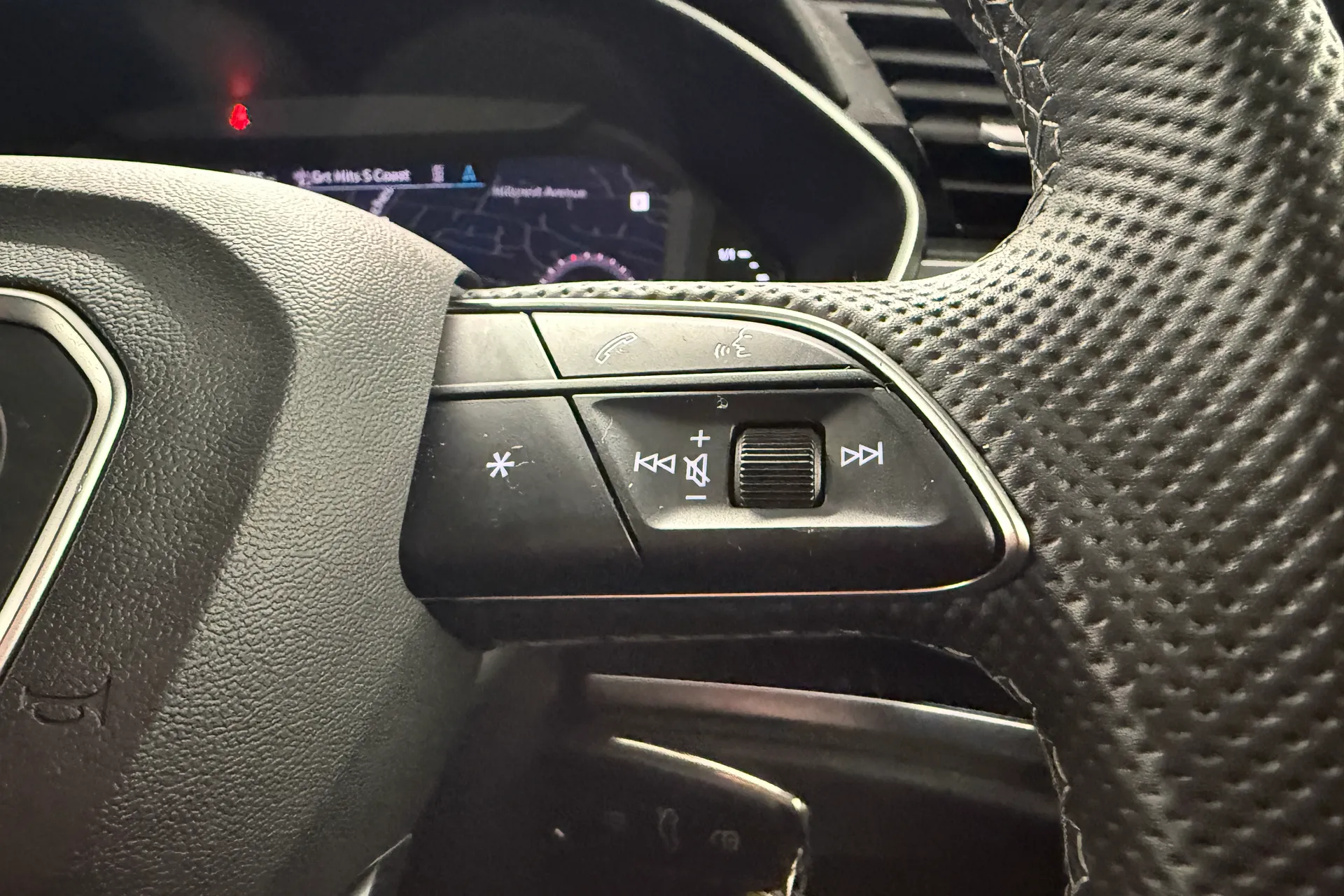 Audi Q3 thumbnail image number 12