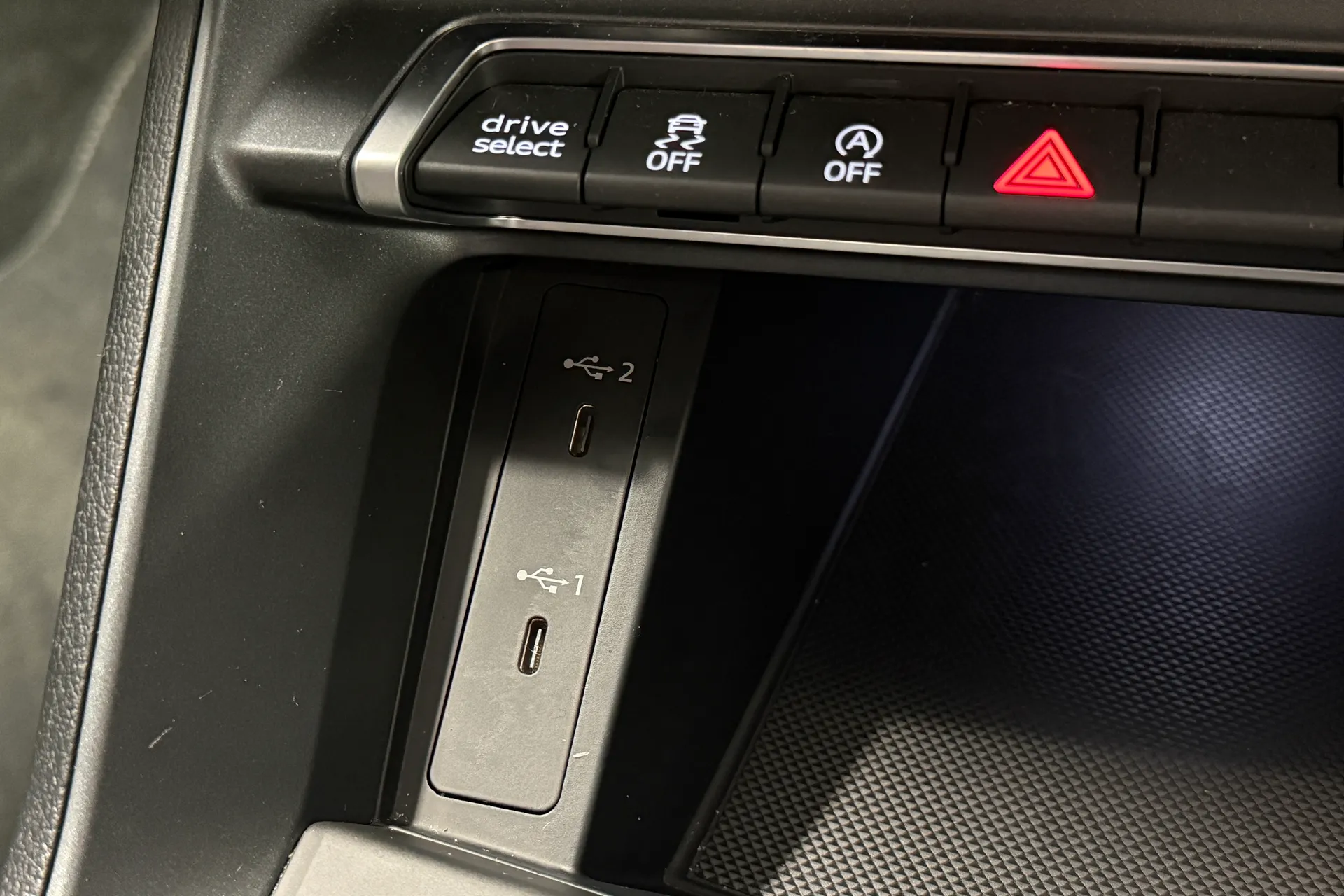 Audi Q3 thumbnail image number 24