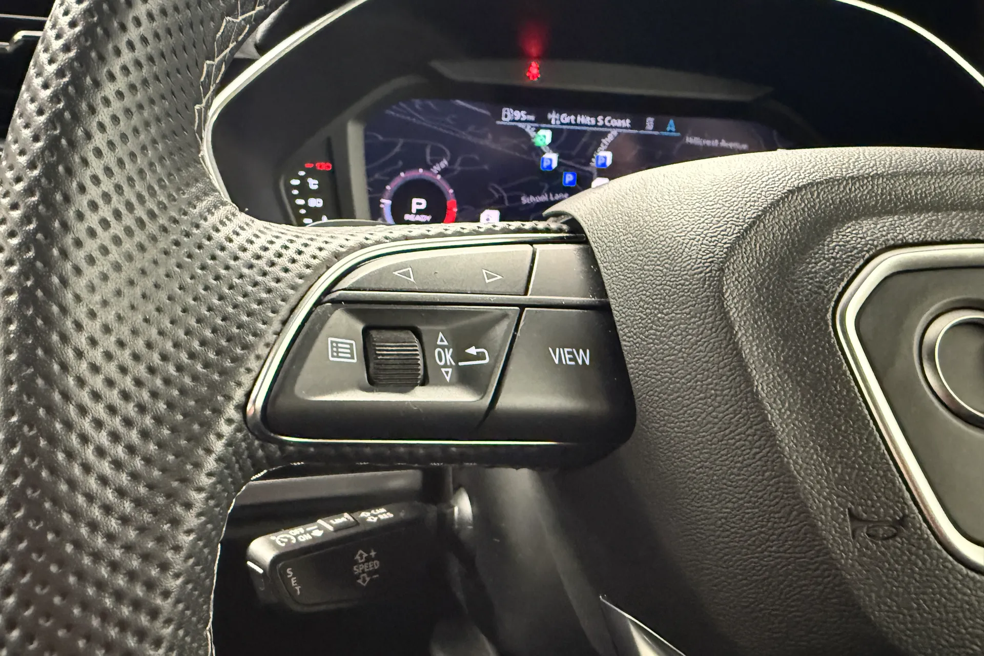 Audi Q3 thumbnail image number 11