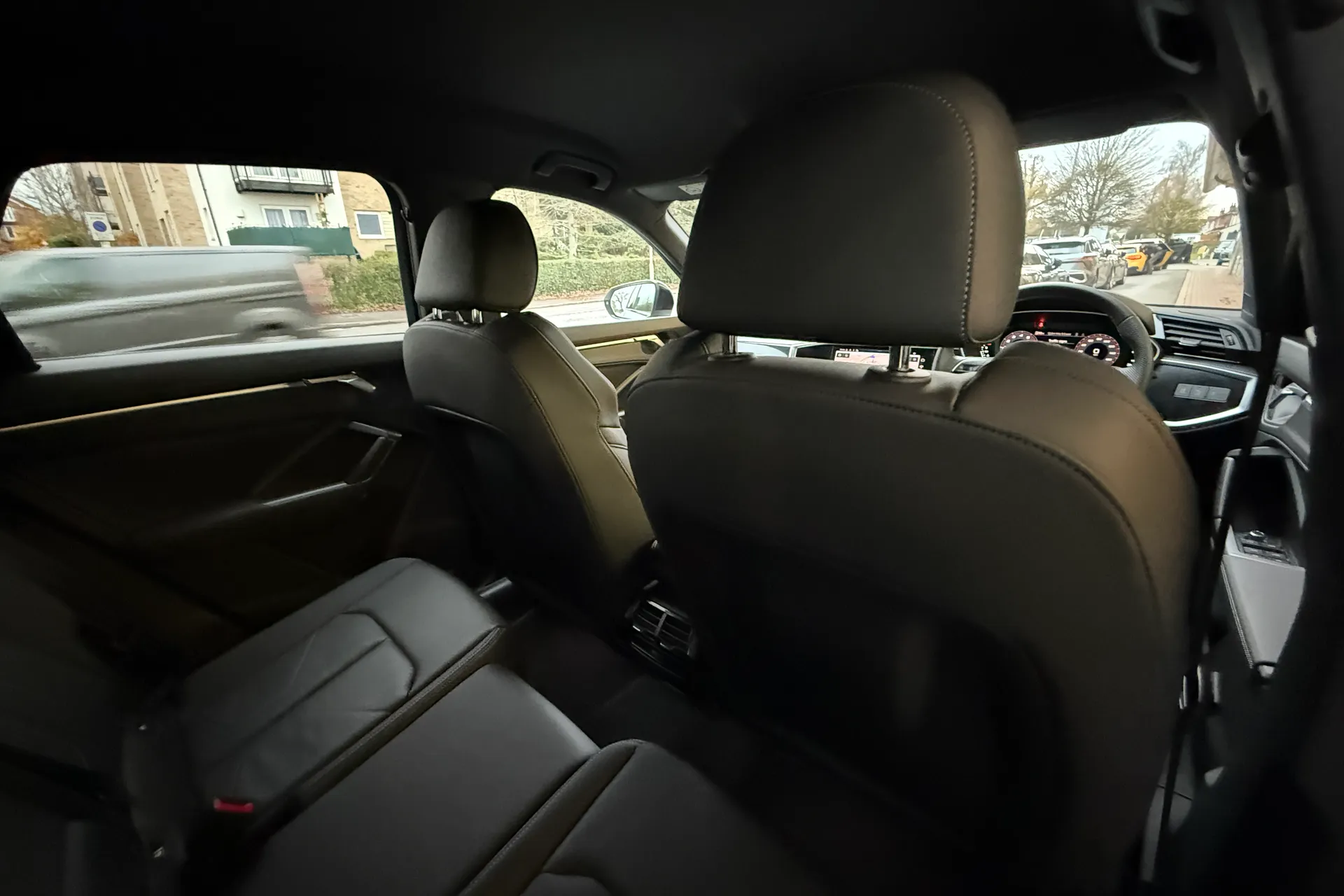 Audi Q3 thumbnail image number 38