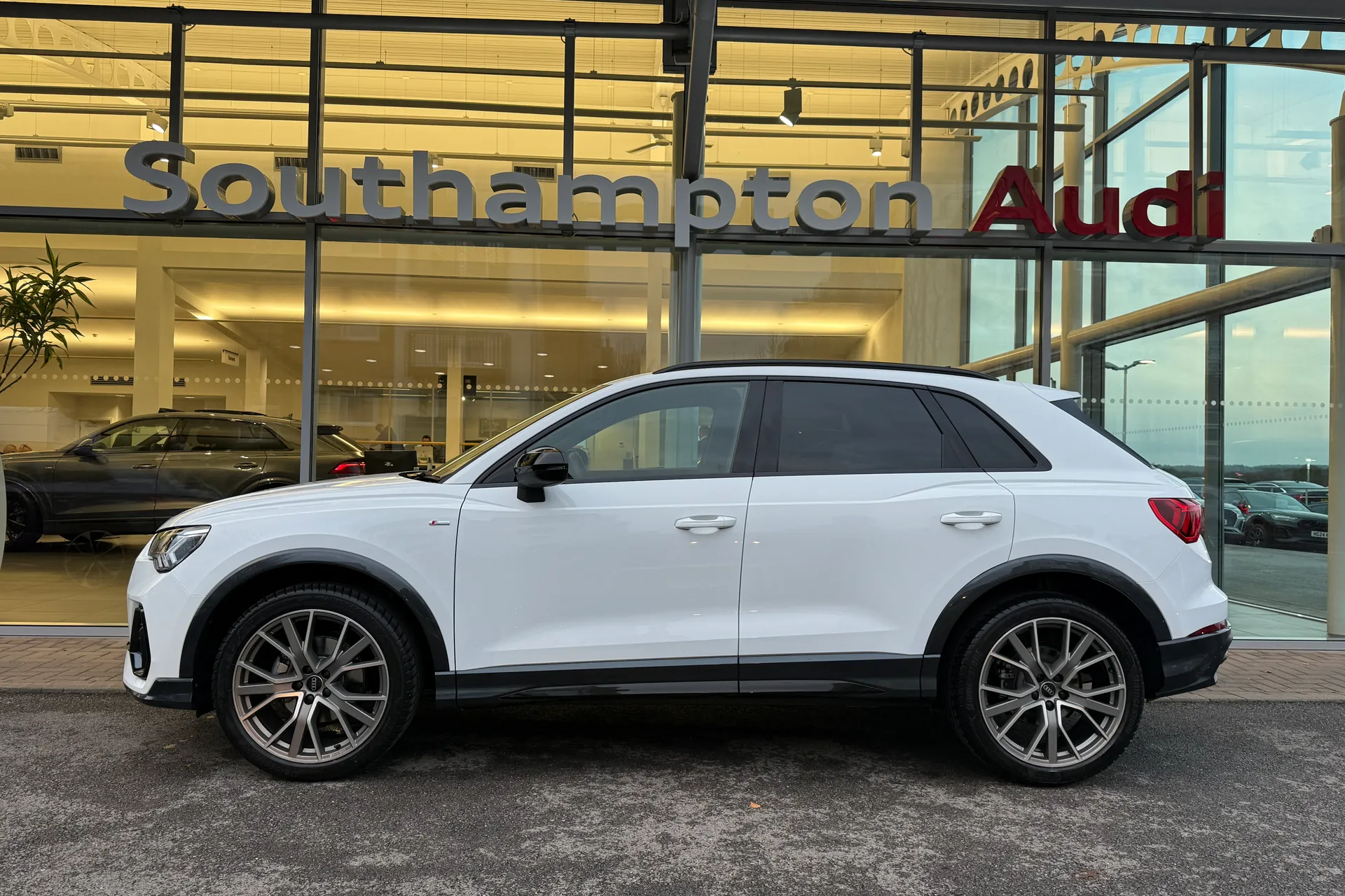 Audi Q3 thumbnail image number 58