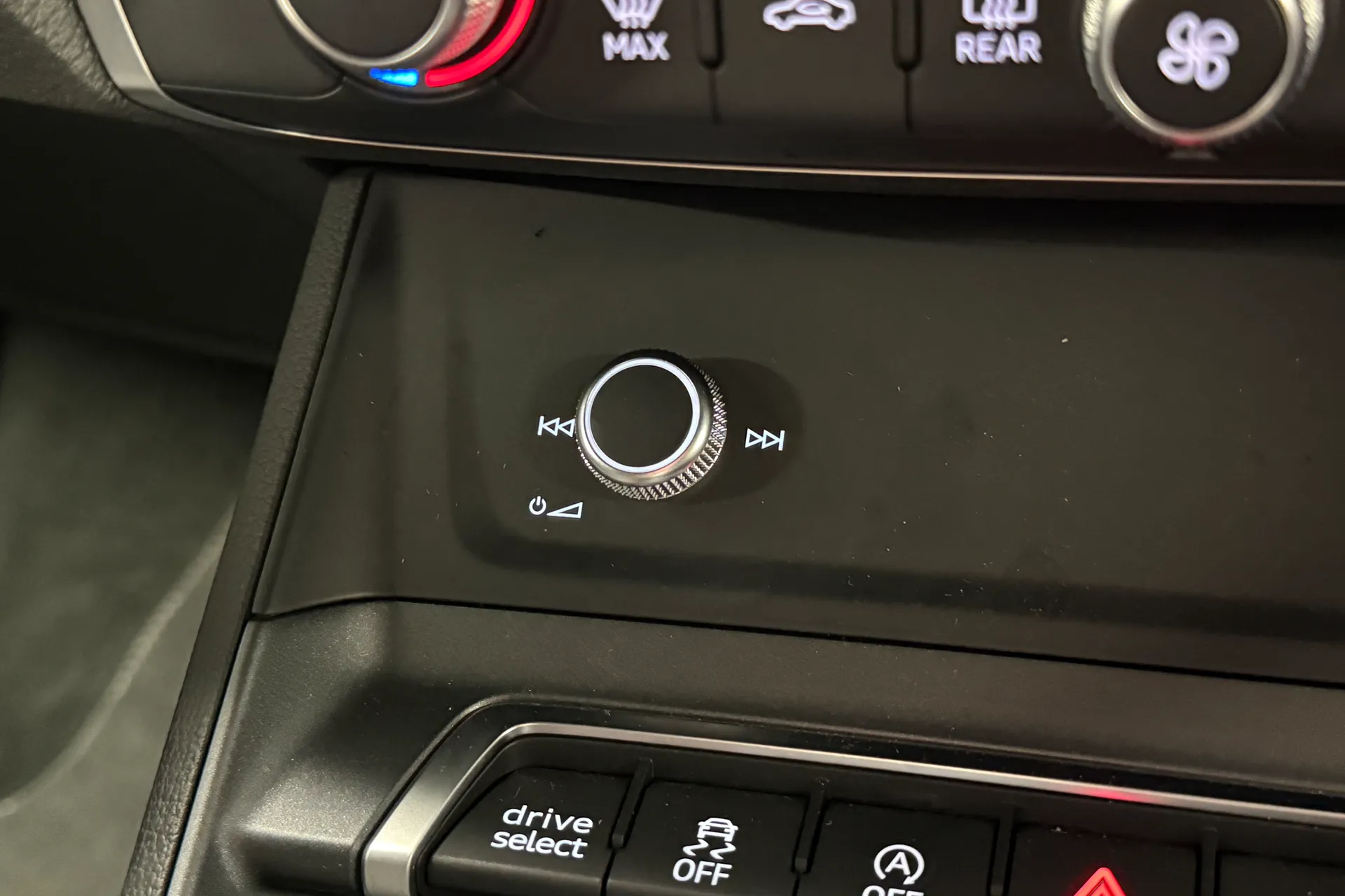 Audi Q3 thumbnail image number 22