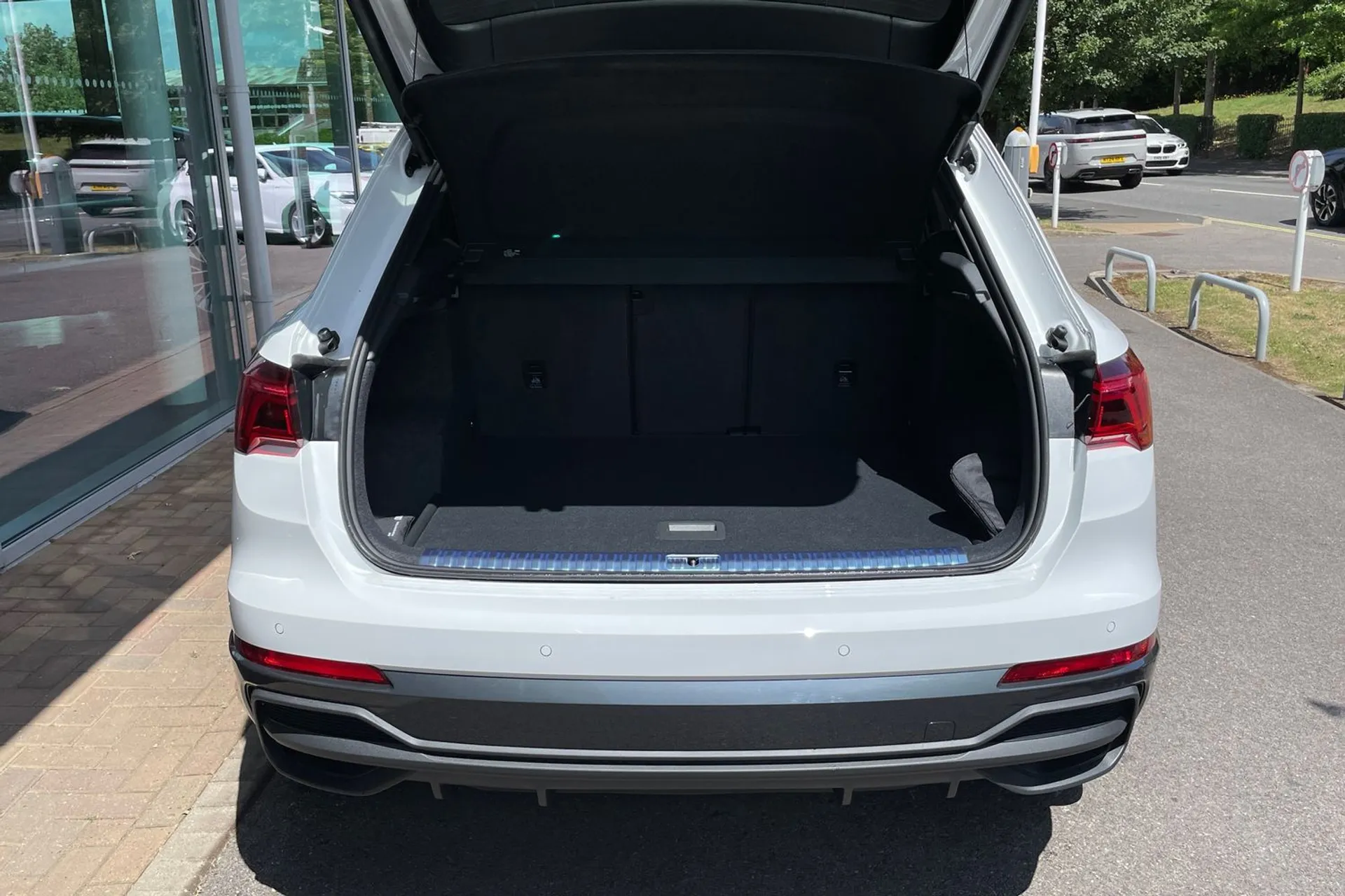 Audi Q3 thumbnail image number 19