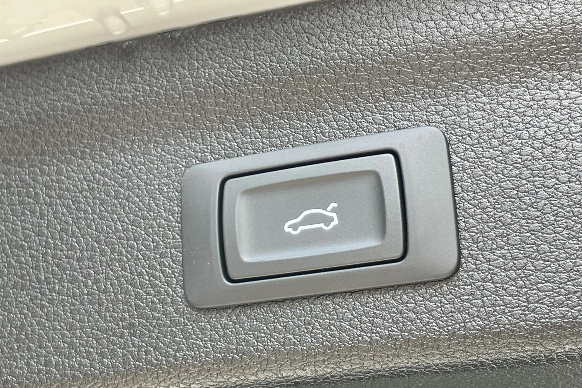 Audi Q3 thumbnail image number 20