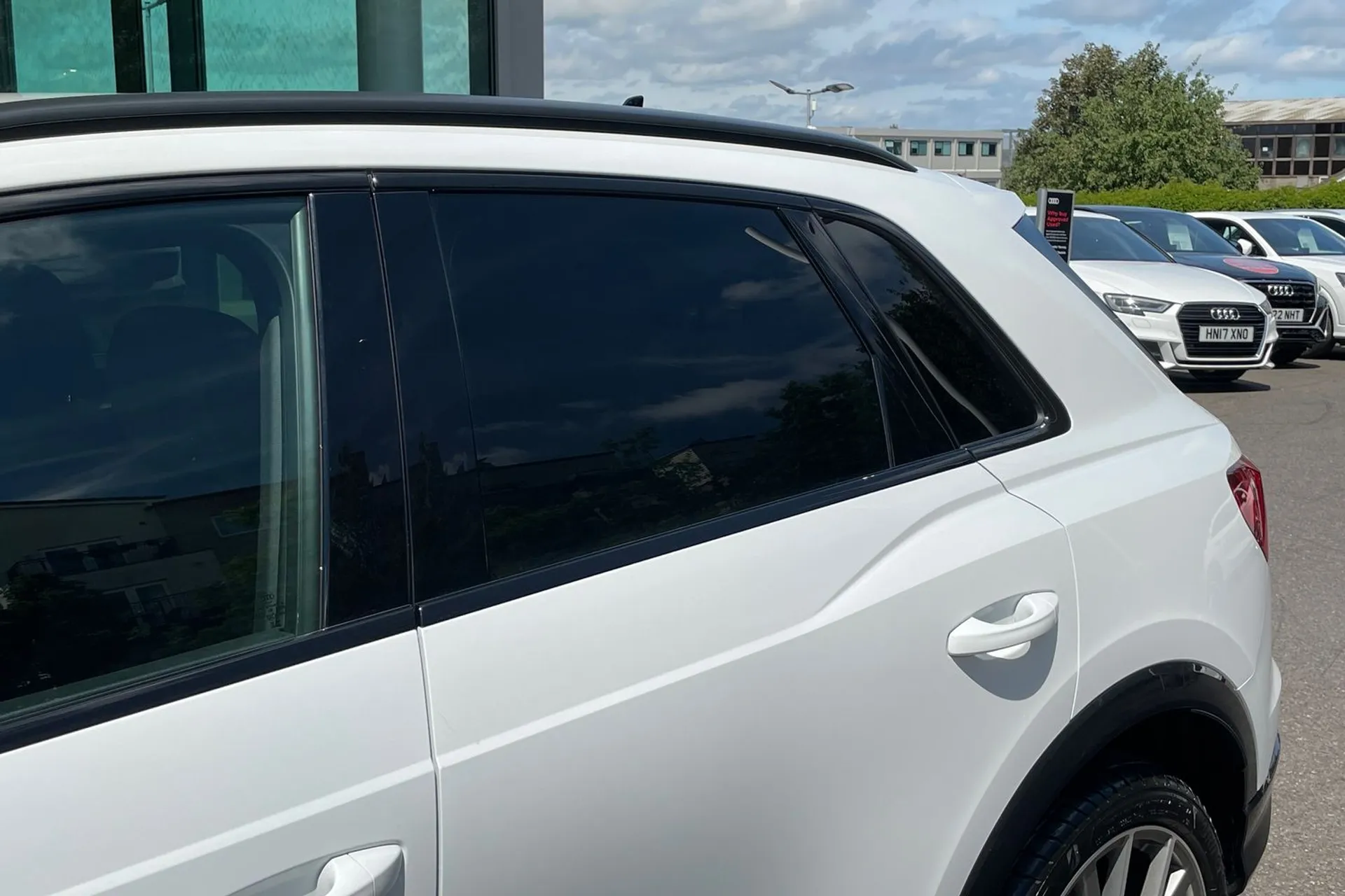 Audi Q3 thumbnail image number 14