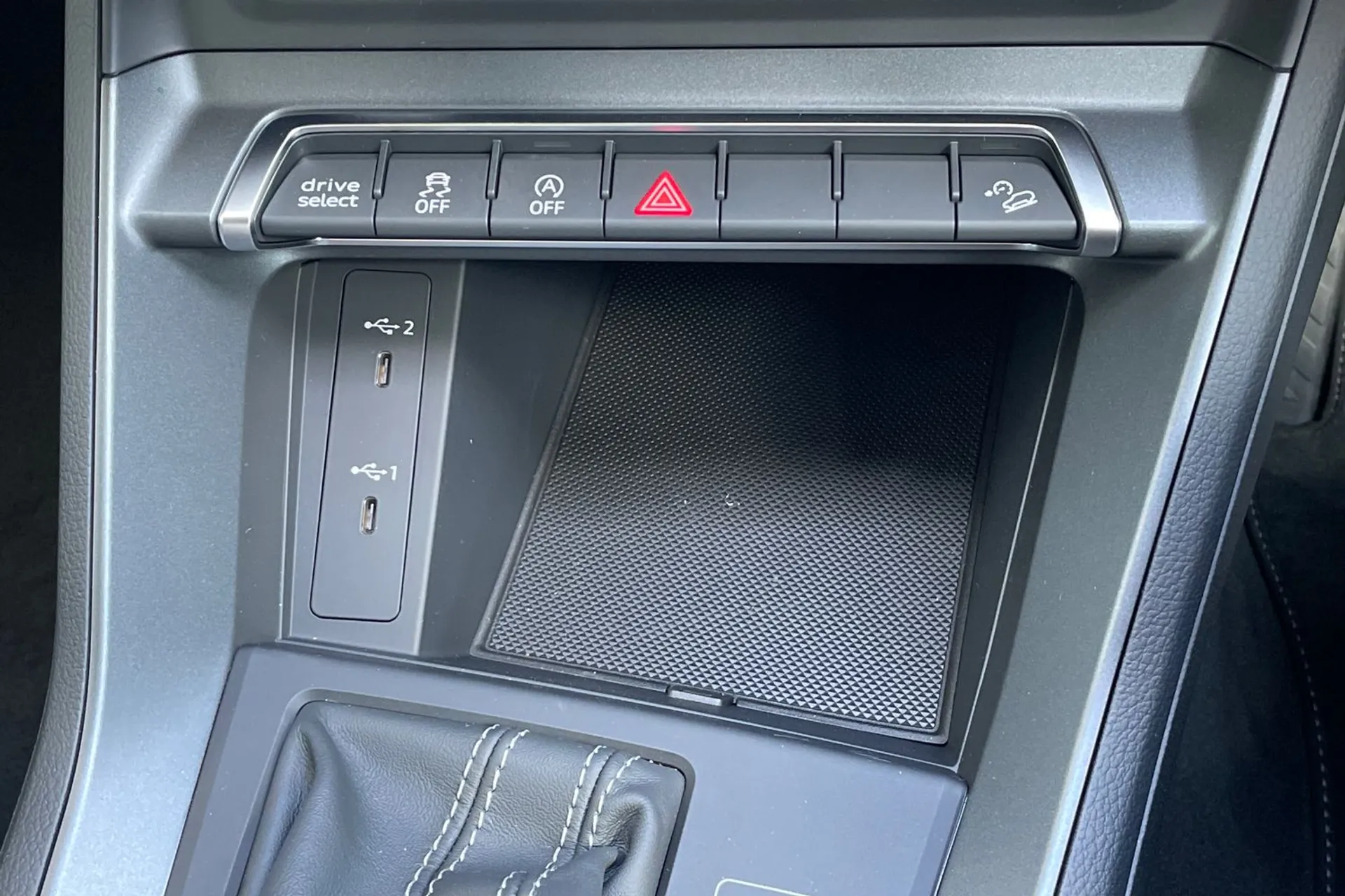 Audi Q3 thumbnail image number 43