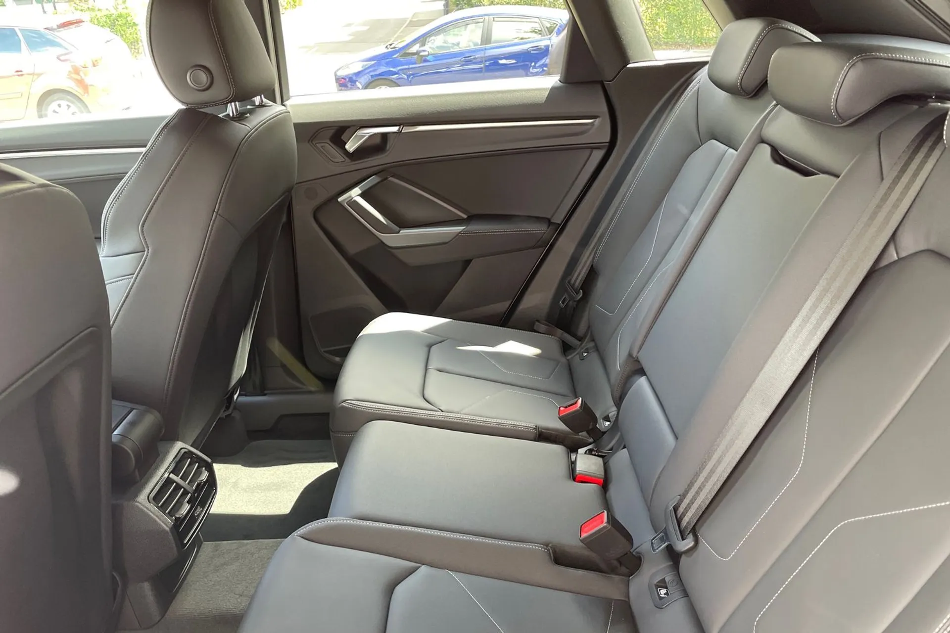 Audi Q3 thumbnail image number 30