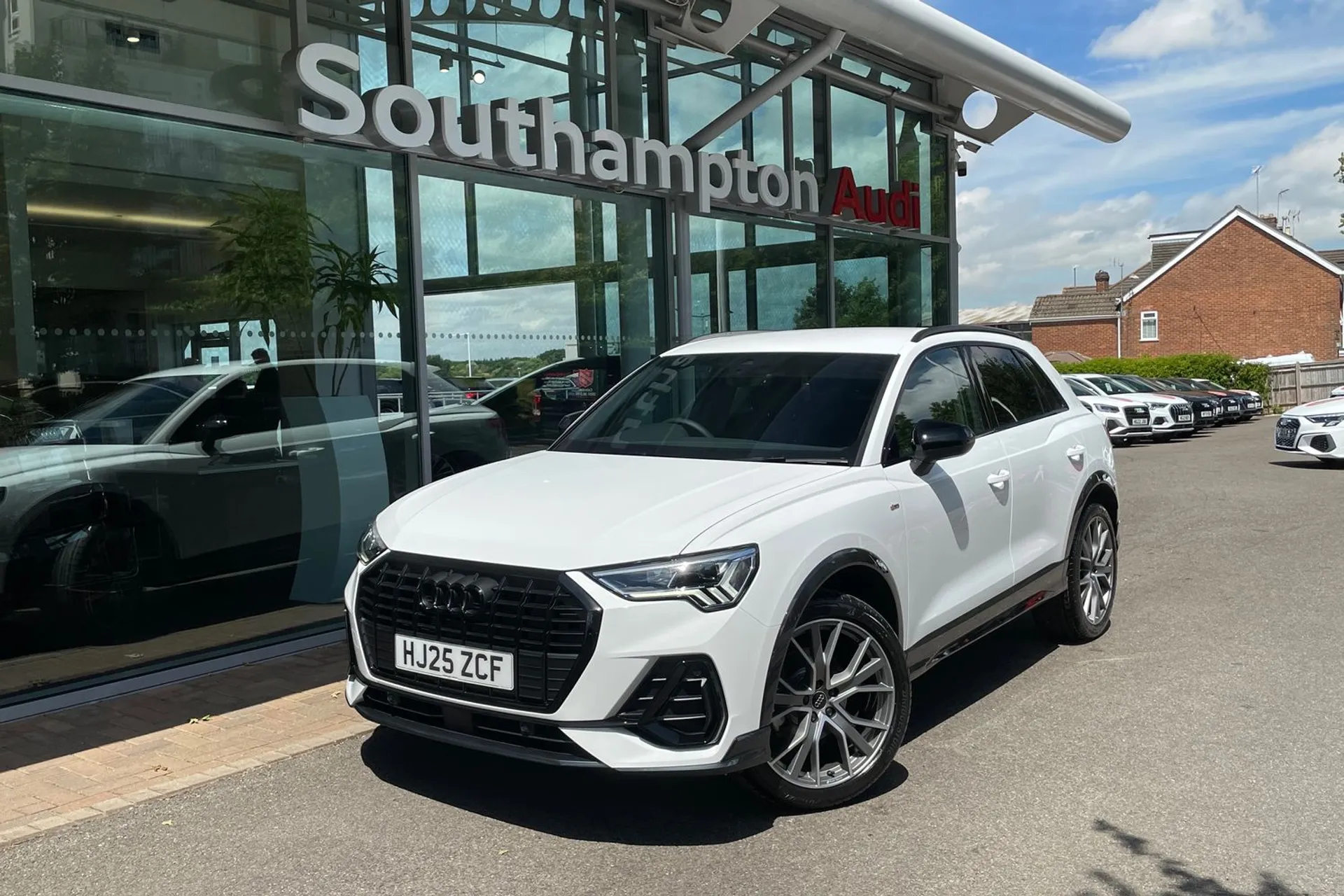 Audi Q3 thumbnail image number 11