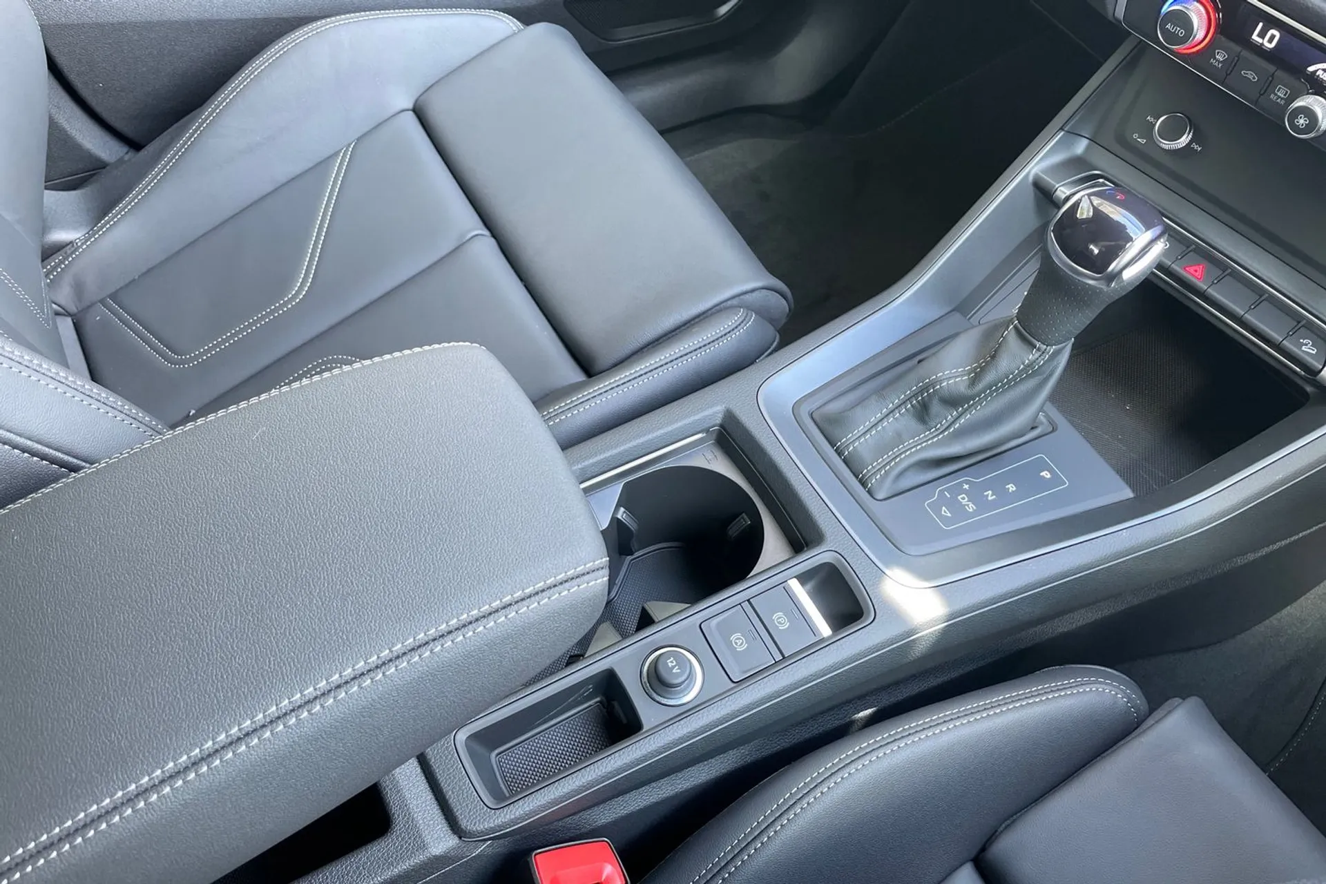 Audi Q3 thumbnail image number 40