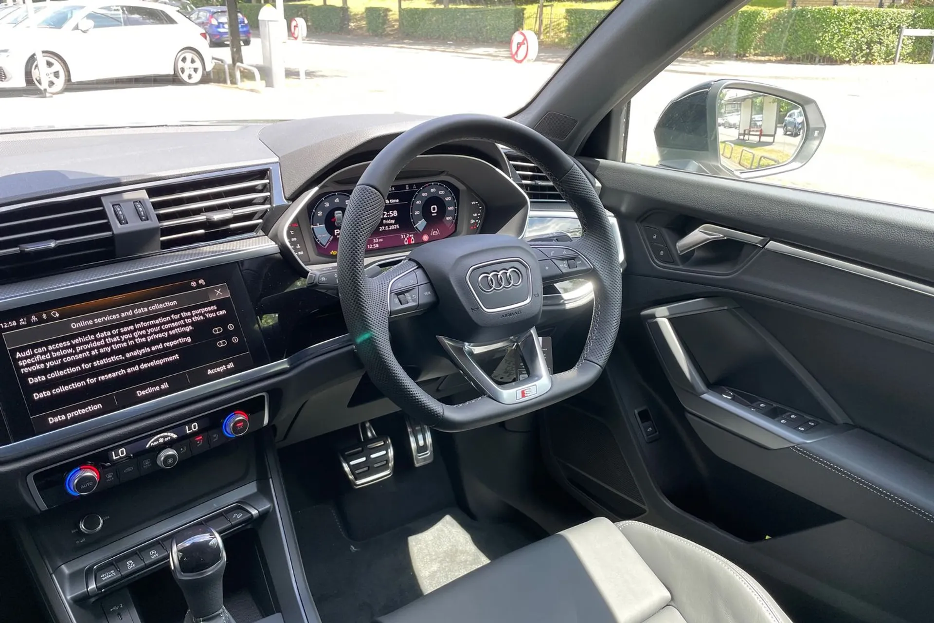 Audi Q3 thumbnail image number 33