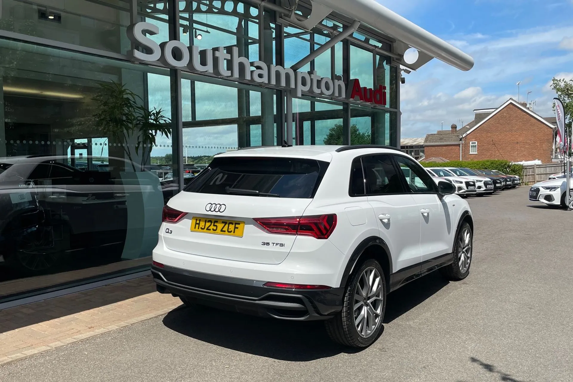 Audi Q3 thumbnail image number 7