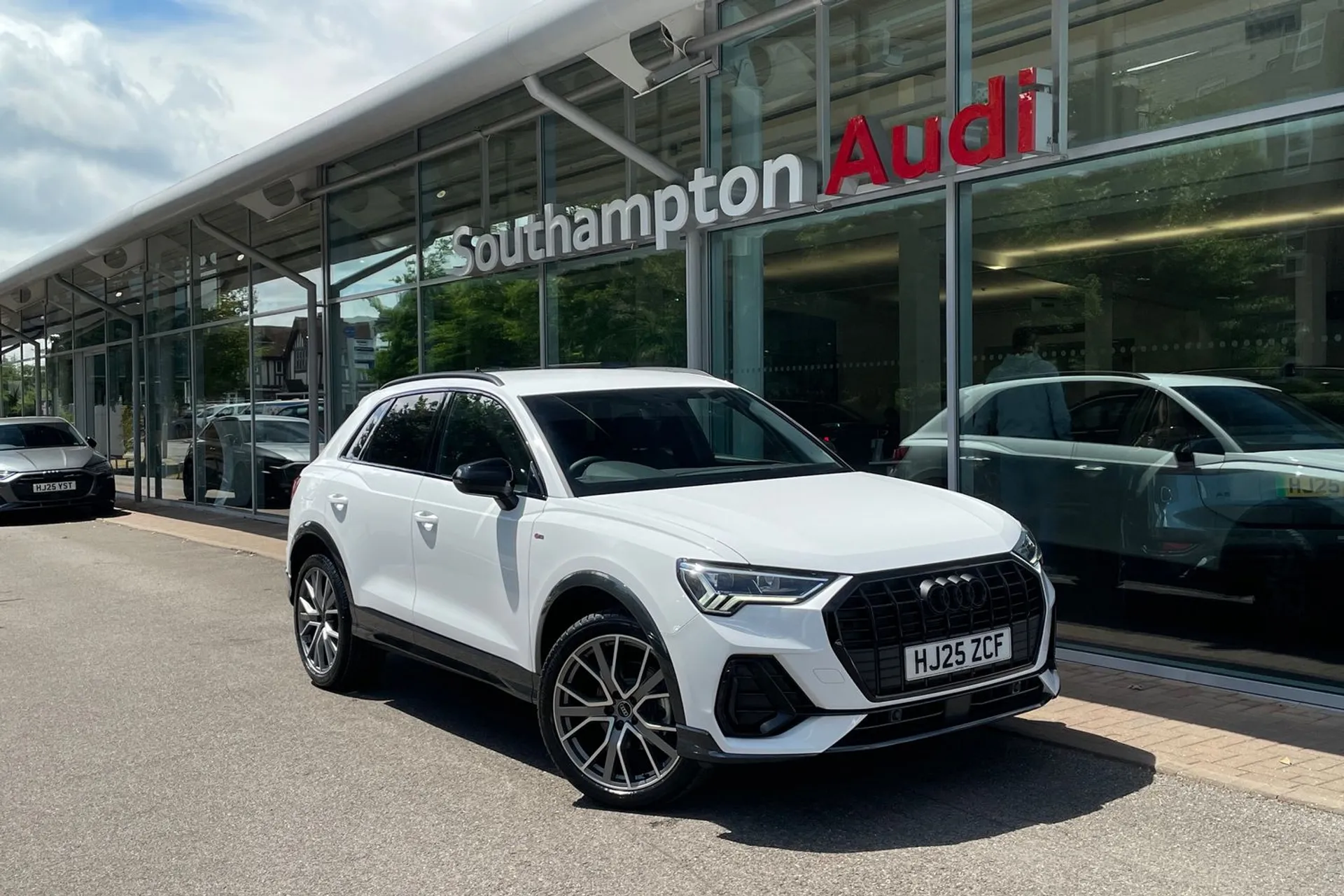 Audi Q3 focused image