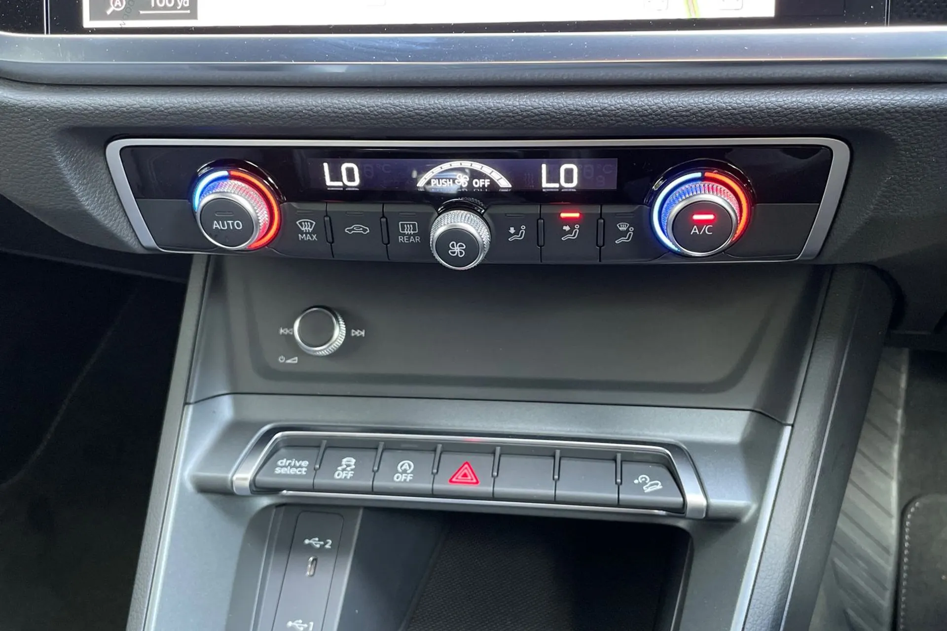 Audi Q3 thumbnail image number 38