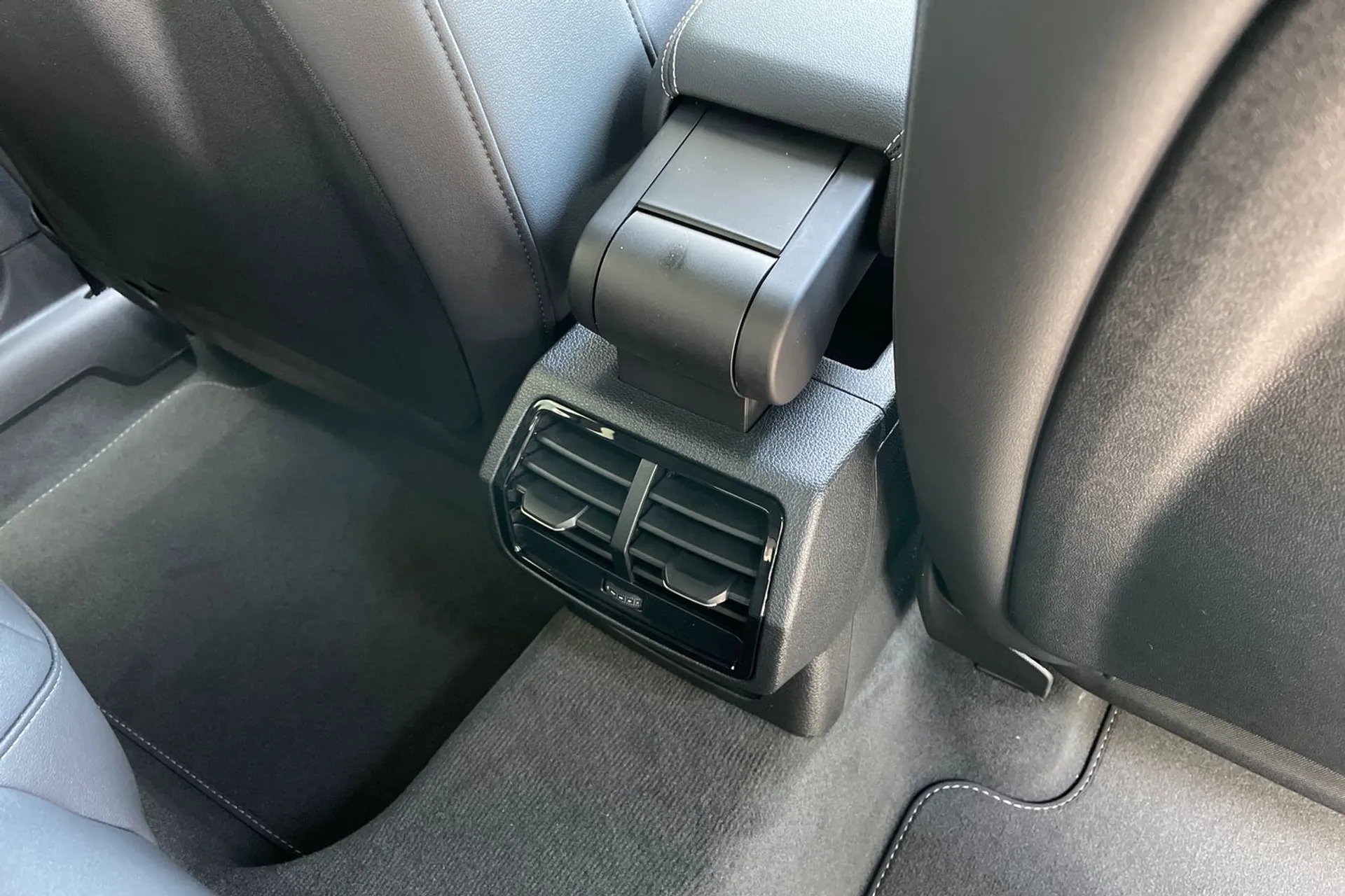 Audi Q3 thumbnail image number 45