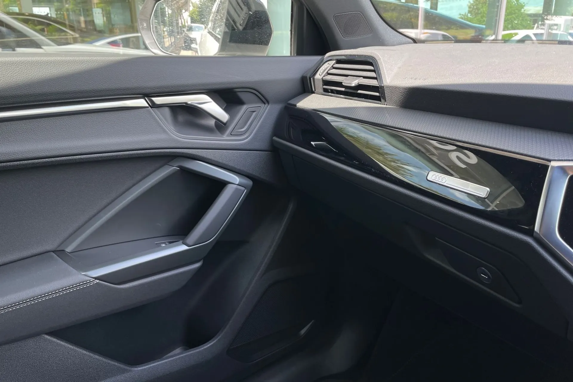 Audi Q3 thumbnail image number 39