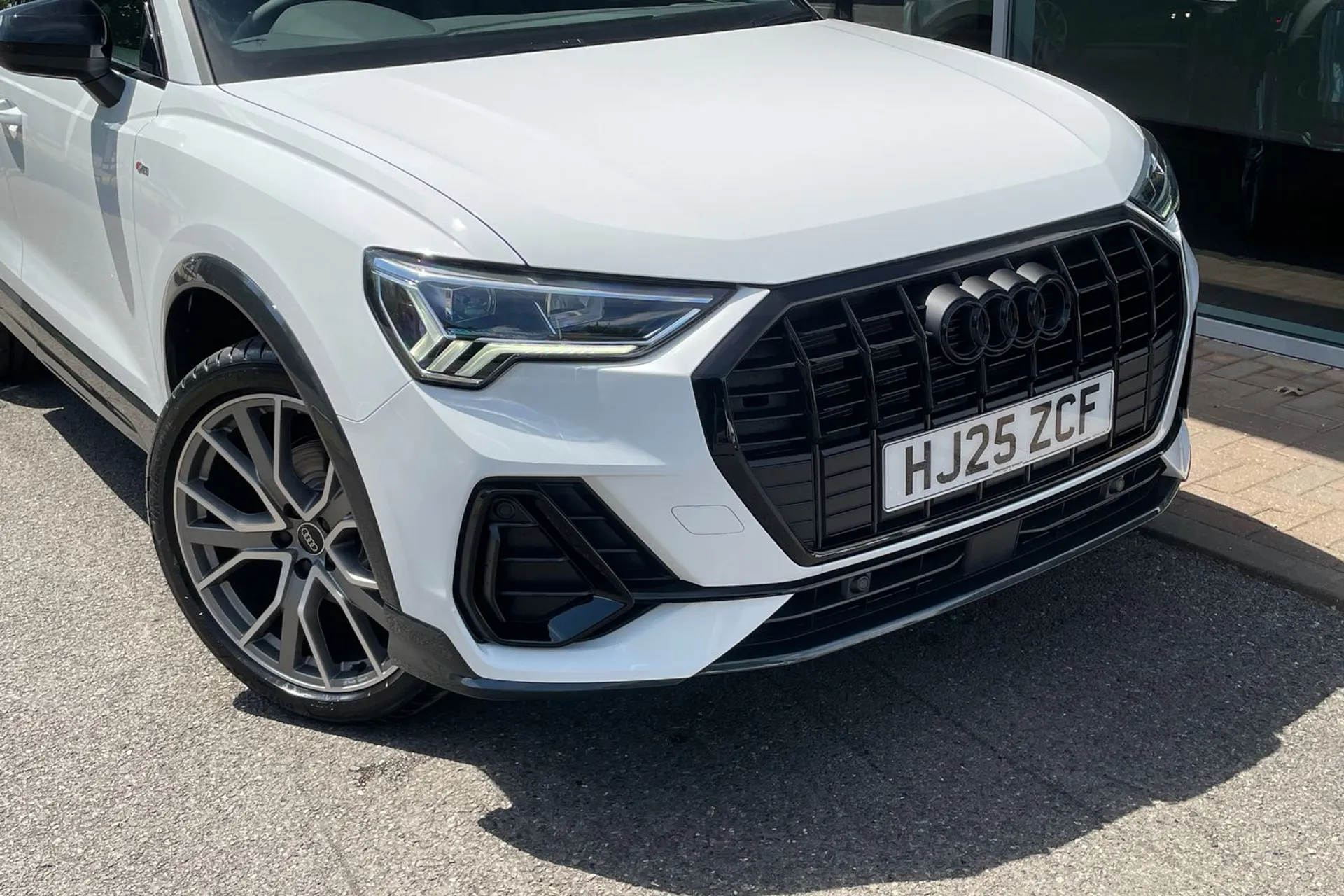 Audi Q3 thumbnail image number 6