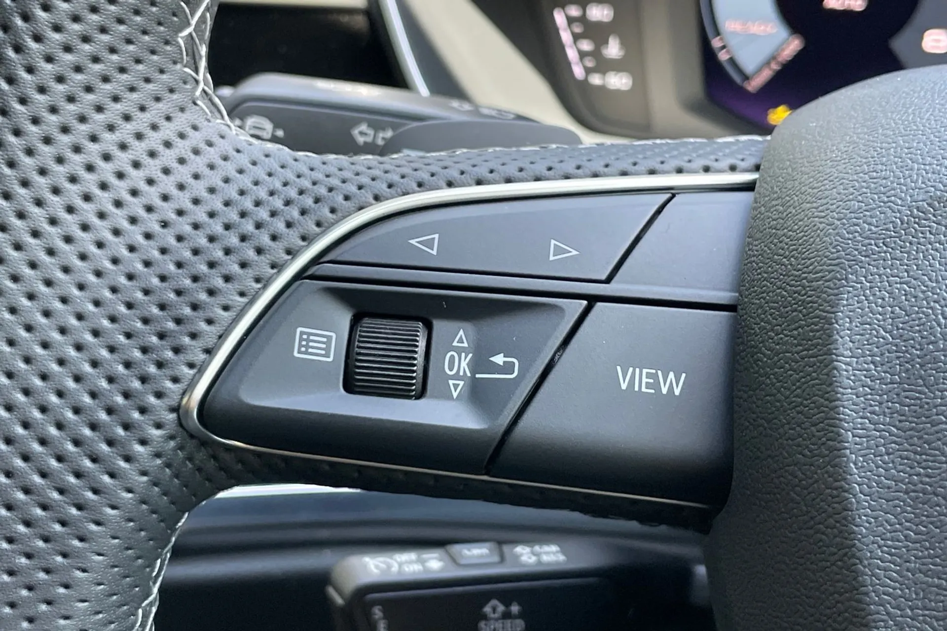 Audi Q3 thumbnail image number 36