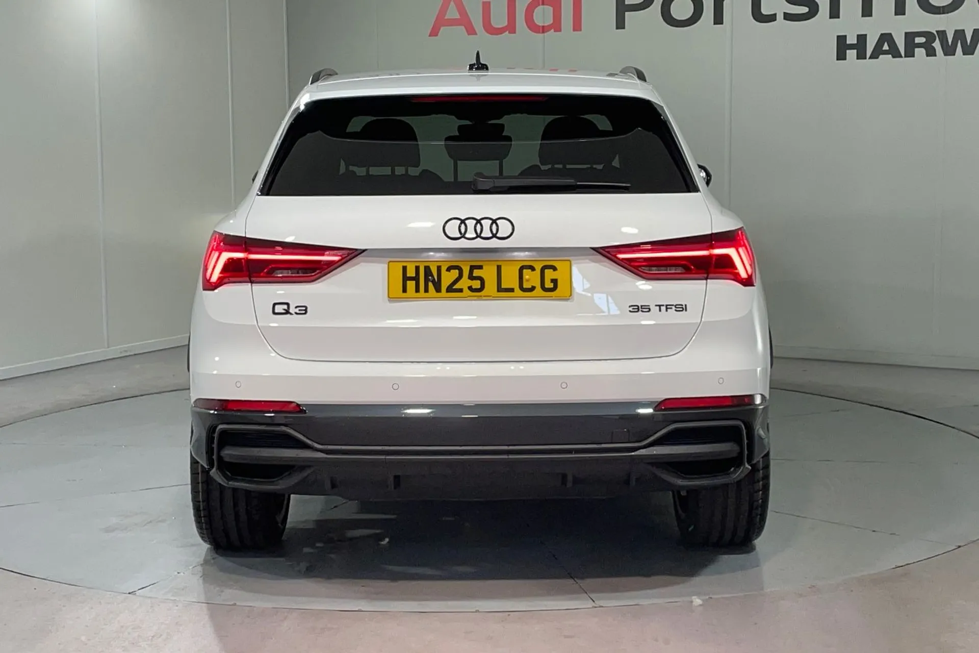 Audi Q3 thumbnail image number 7
