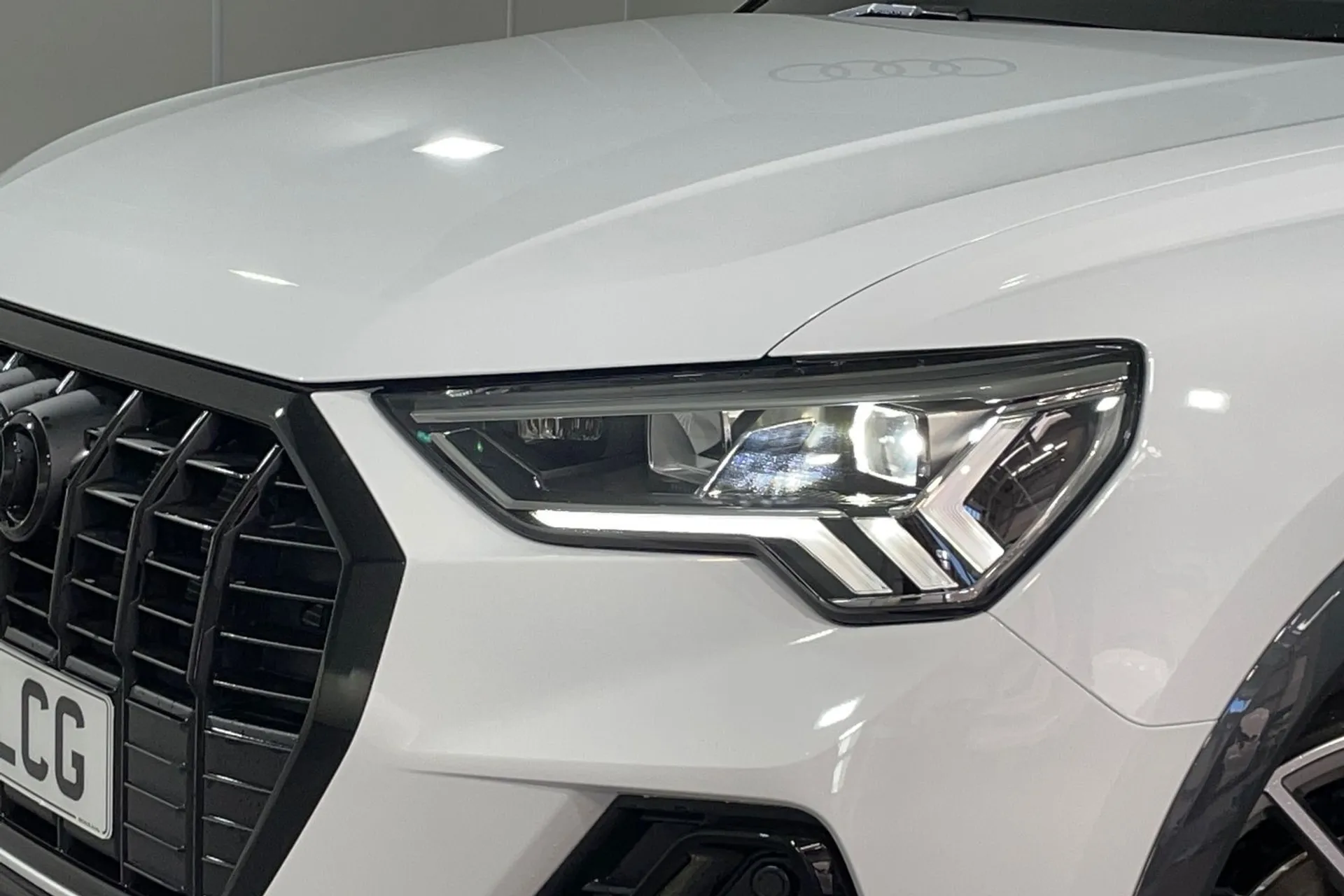 Audi Q3 thumbnail image number 17