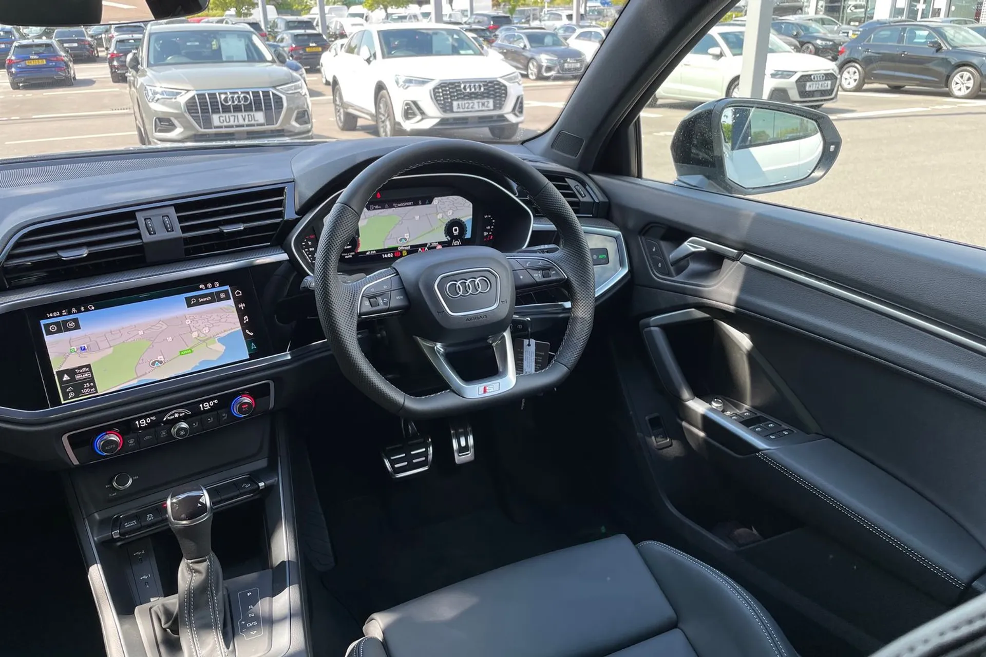 Audi Q3 thumbnail image number 35