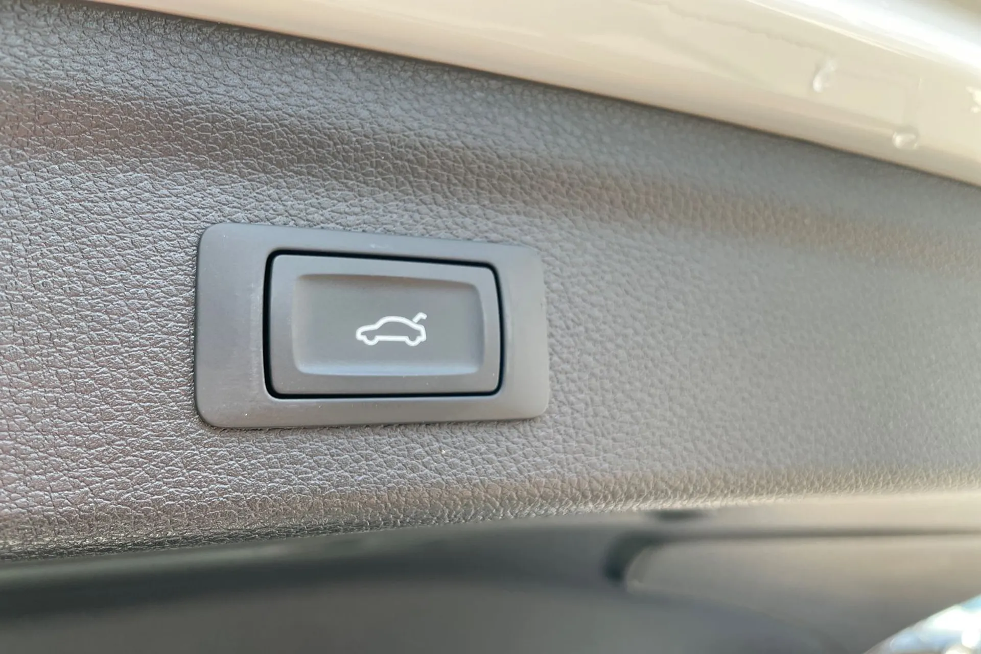 Audi Q3 thumbnail image number 19