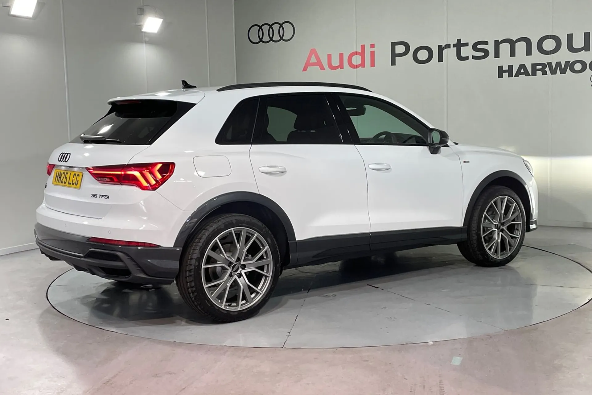 Audi Q3 thumbnail image number 8