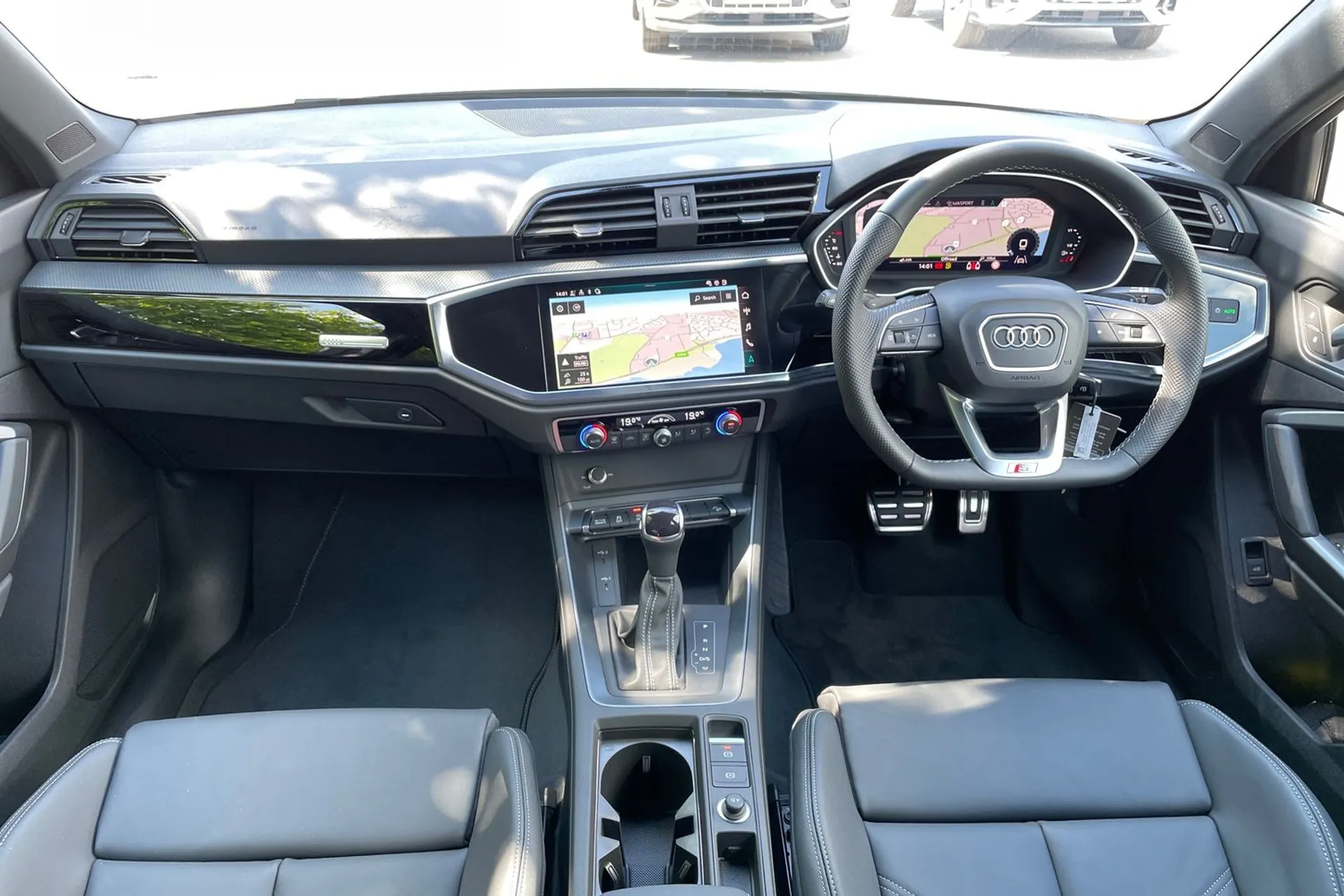 Audi Q3 thumbnail image number 3