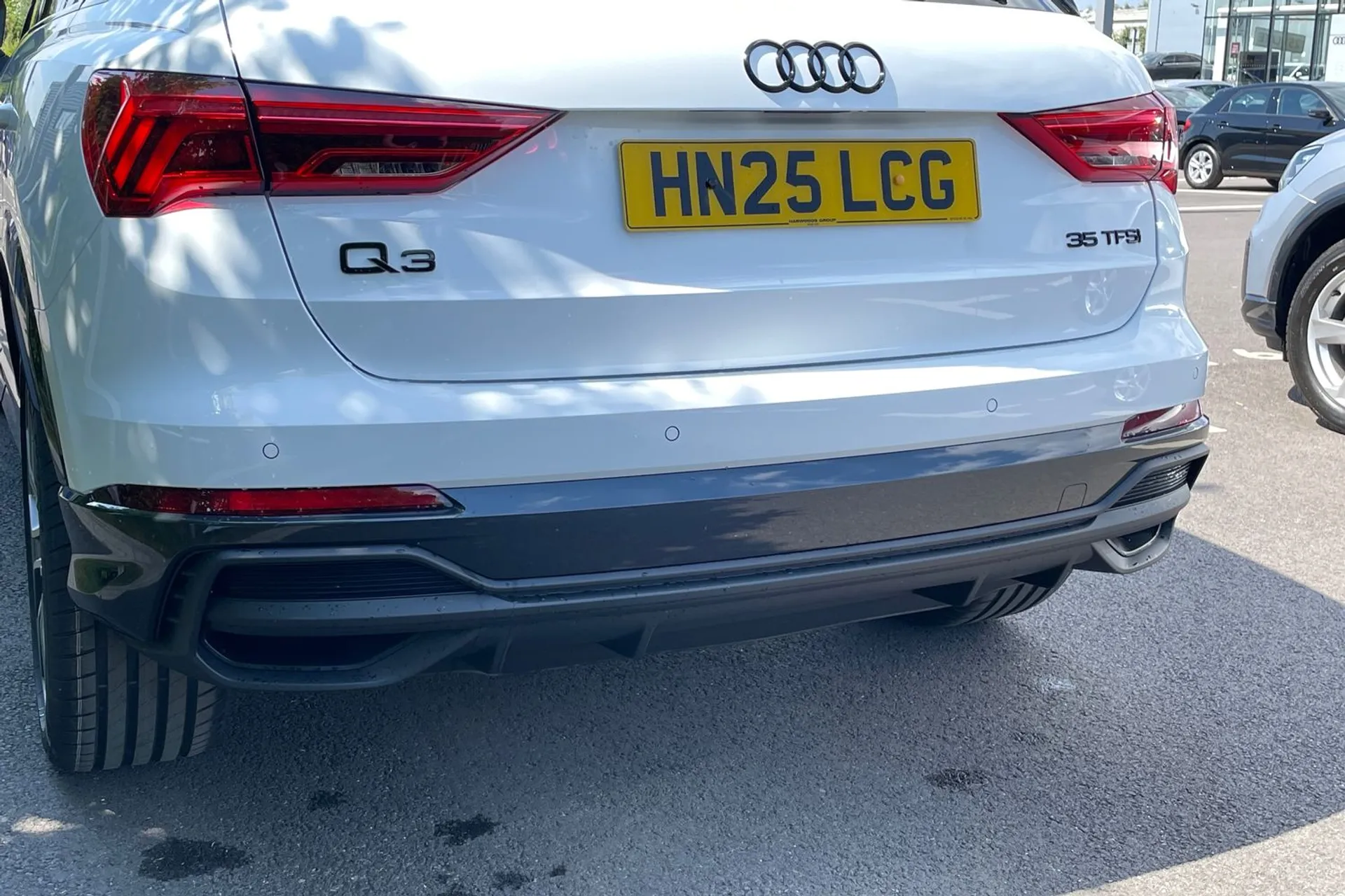 Audi Q3 thumbnail image number 16