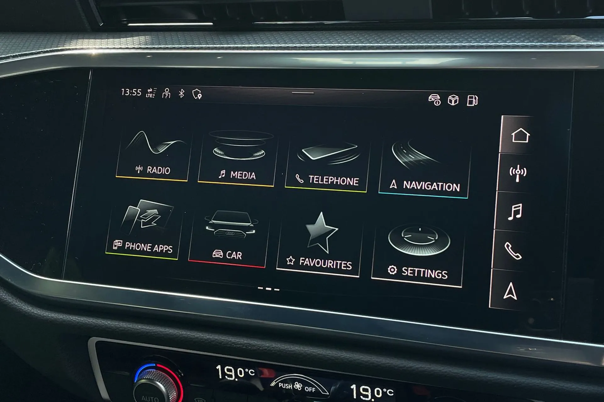 Audi Q3 thumbnail image number 28