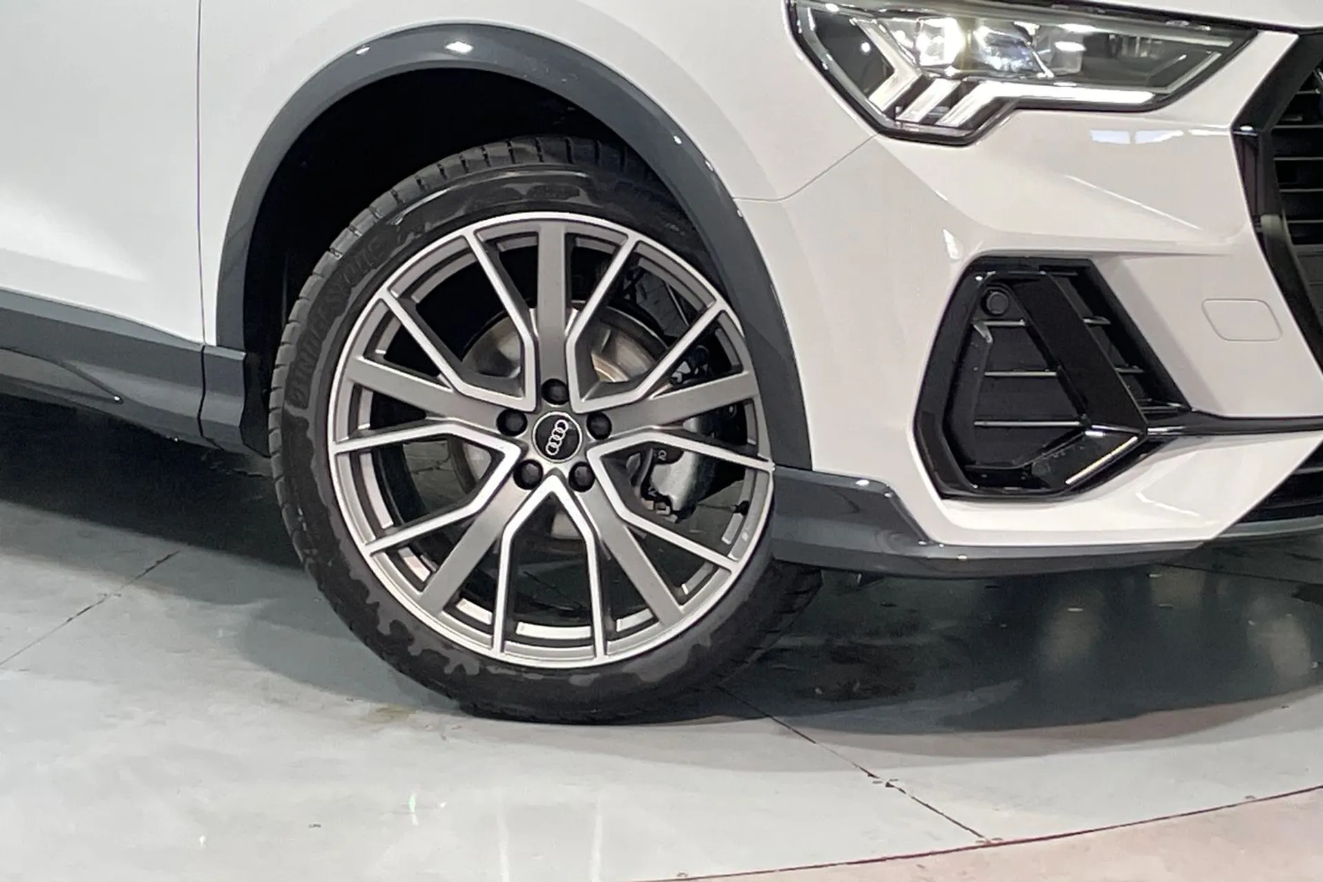 Audi Q3 thumbnail image number 9