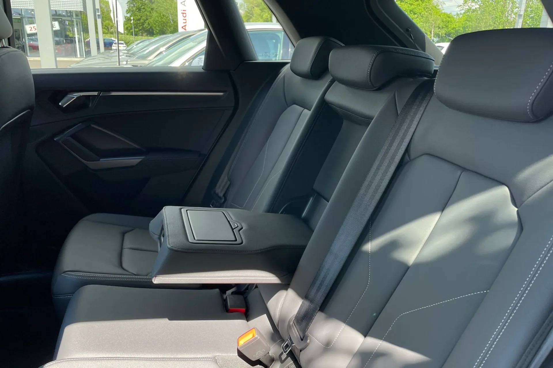 Audi Q3 thumbnail image number 29