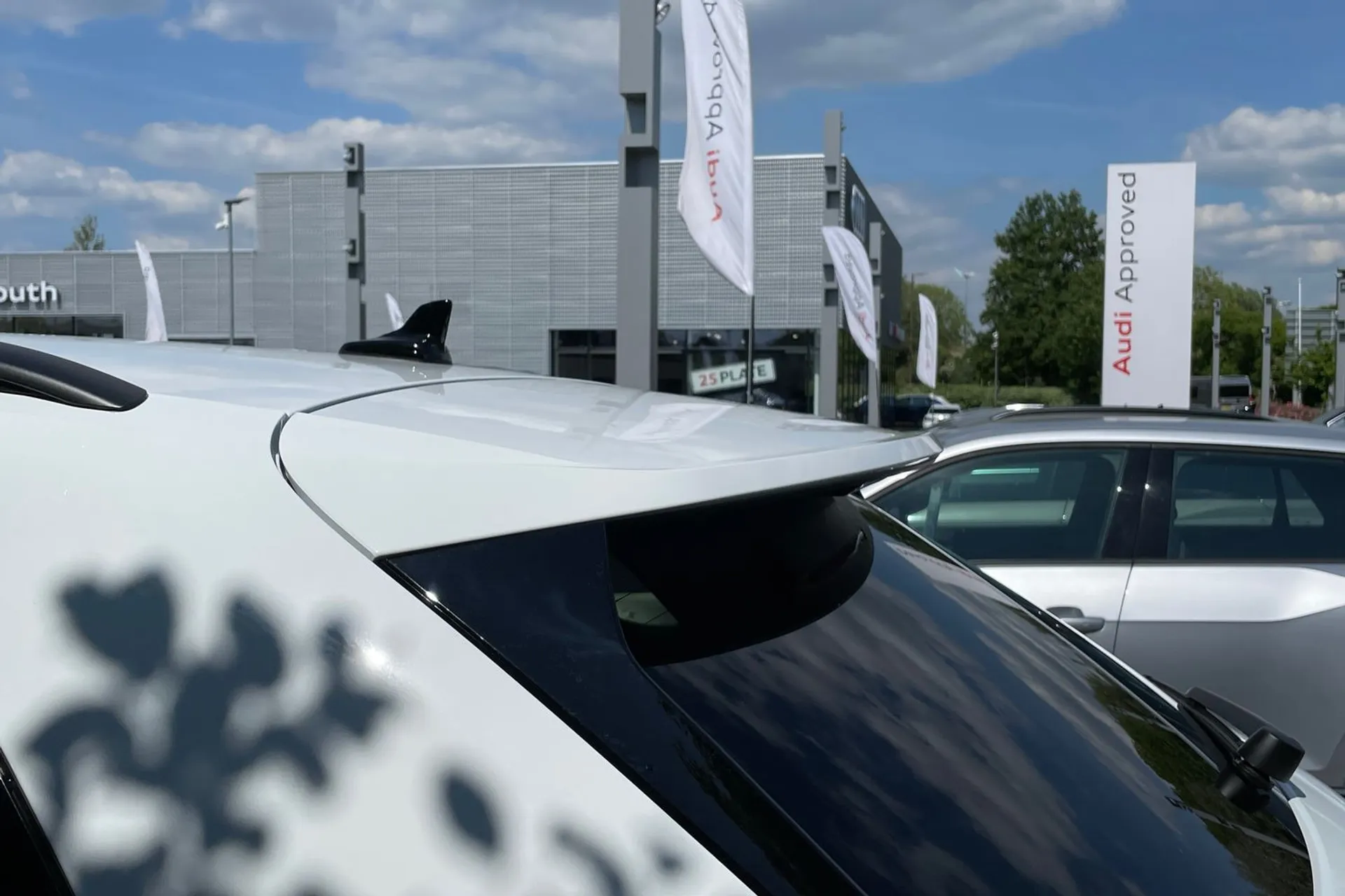 Audi Q3 thumbnail image number 14
