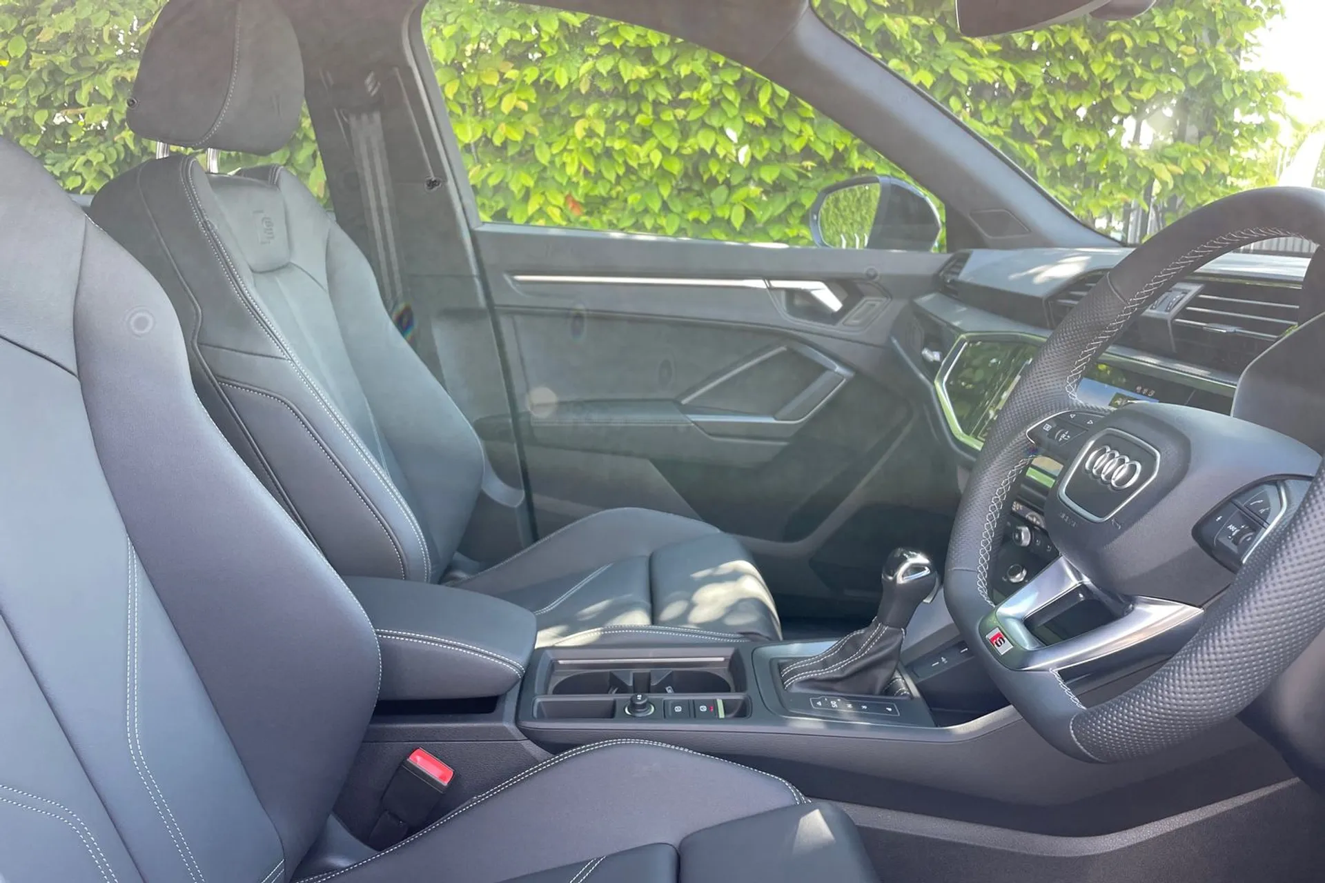 Audi Q3 thumbnail image number 24