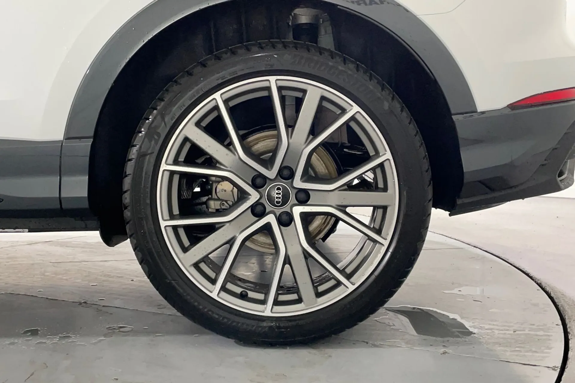 Audi Q3 thumbnail image number 11