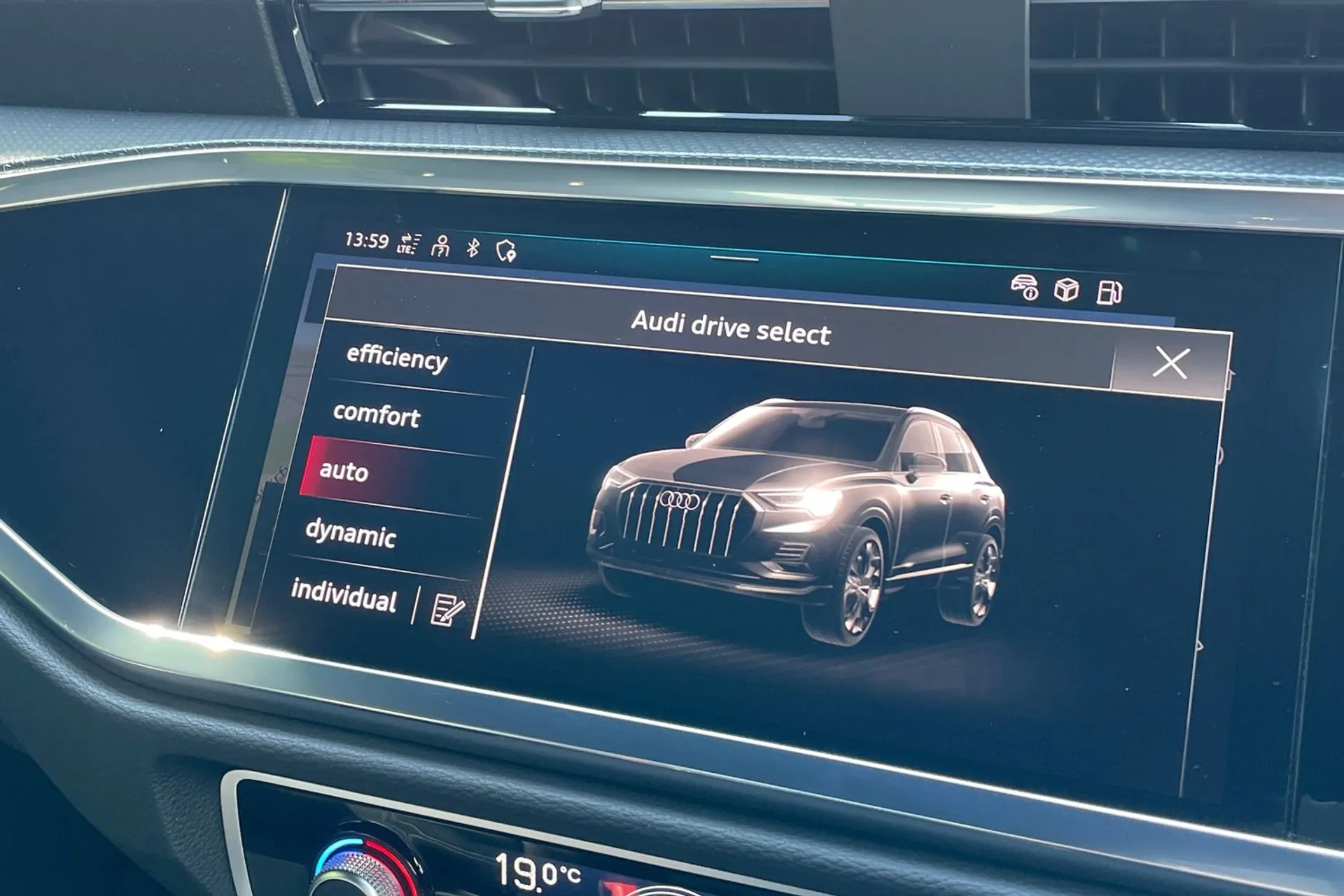 Audi Q3 thumbnail image number 38