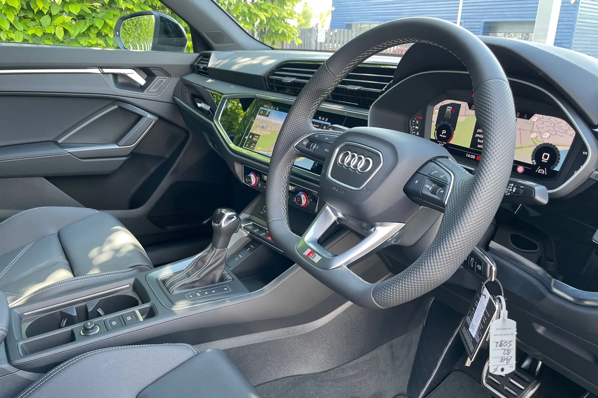 Audi Q3 thumbnail image number 25