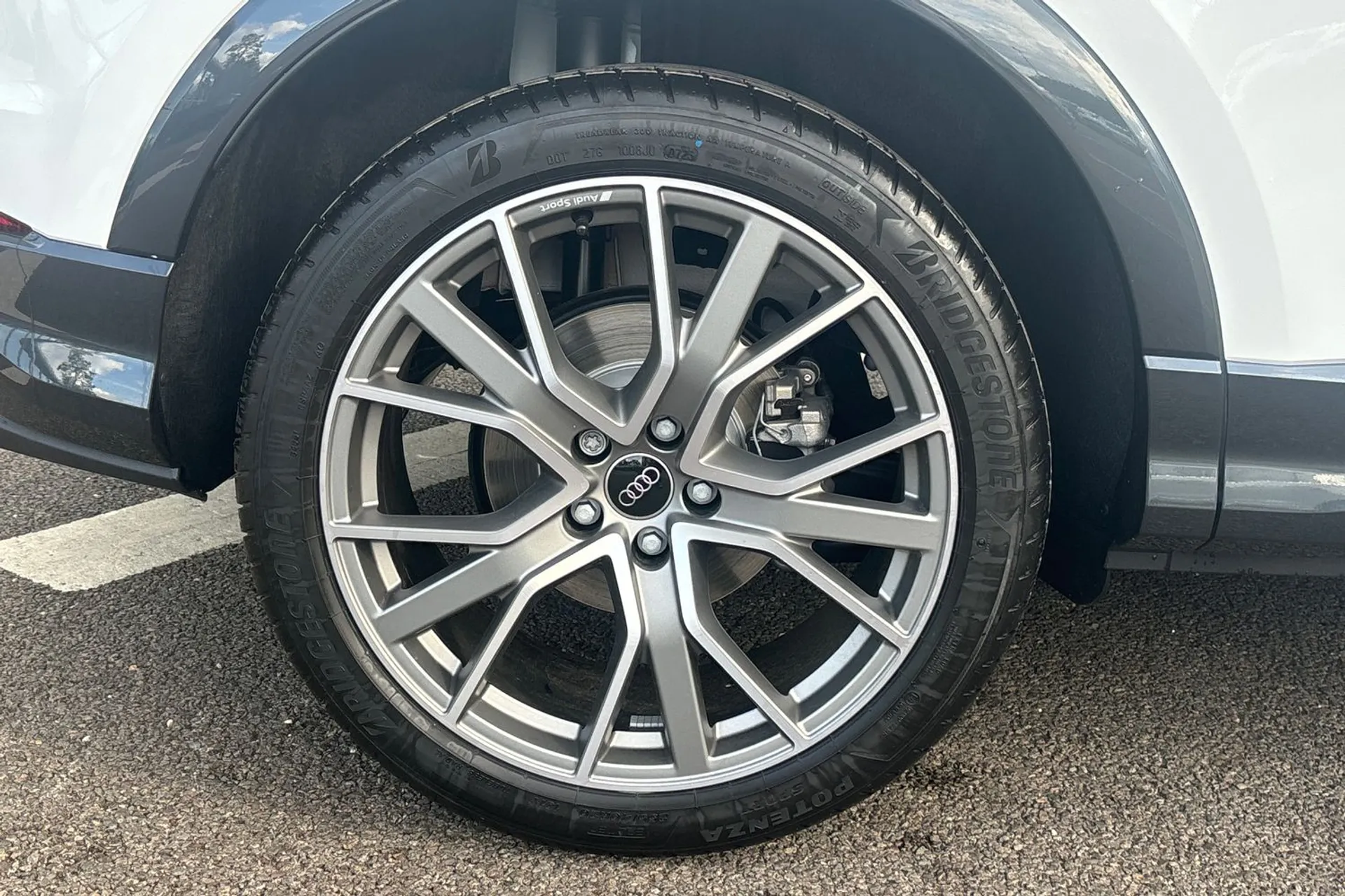 Audi Q3 thumbnail image number 21