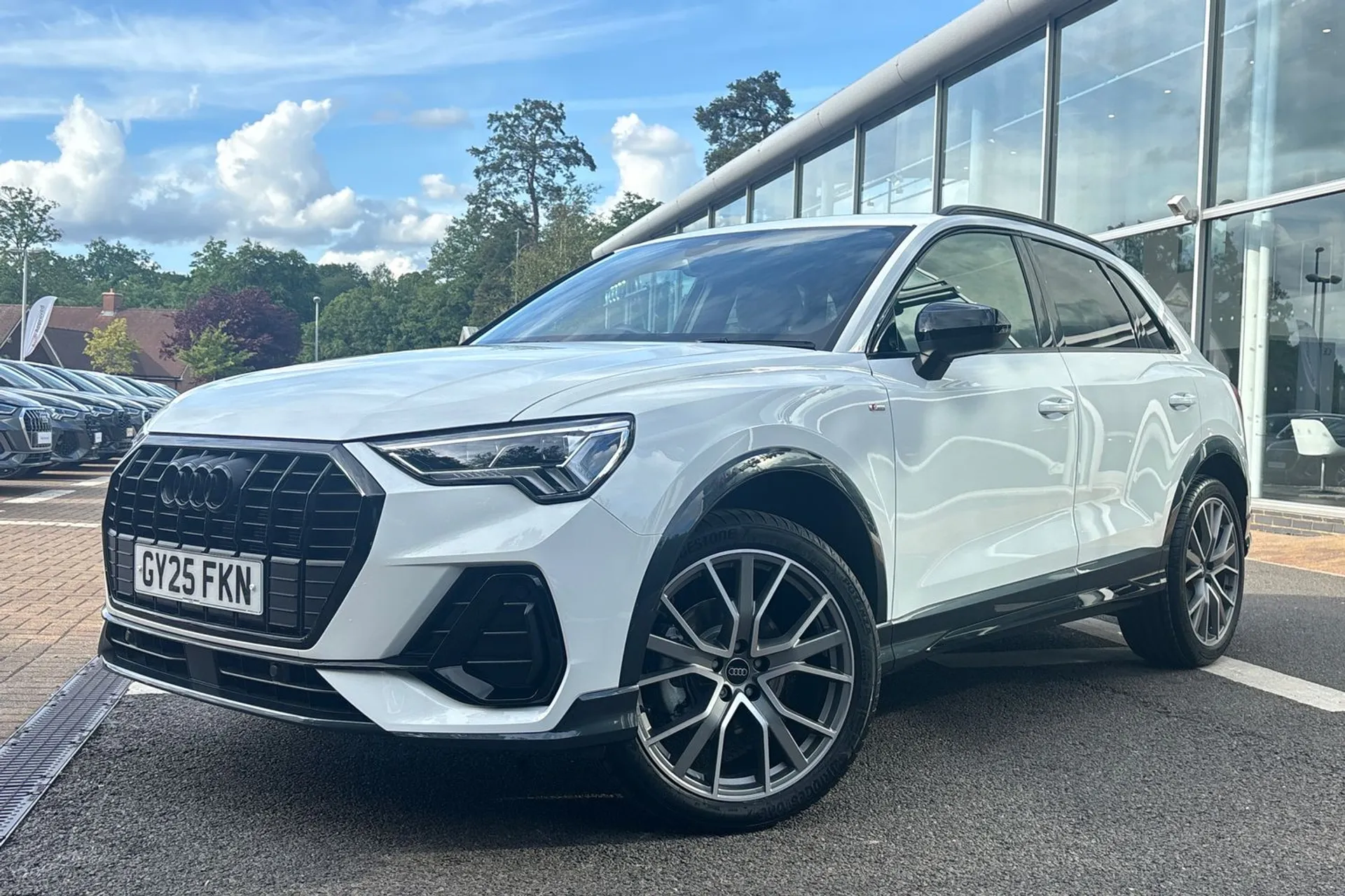 Audi Q3 thumbnail image number 15