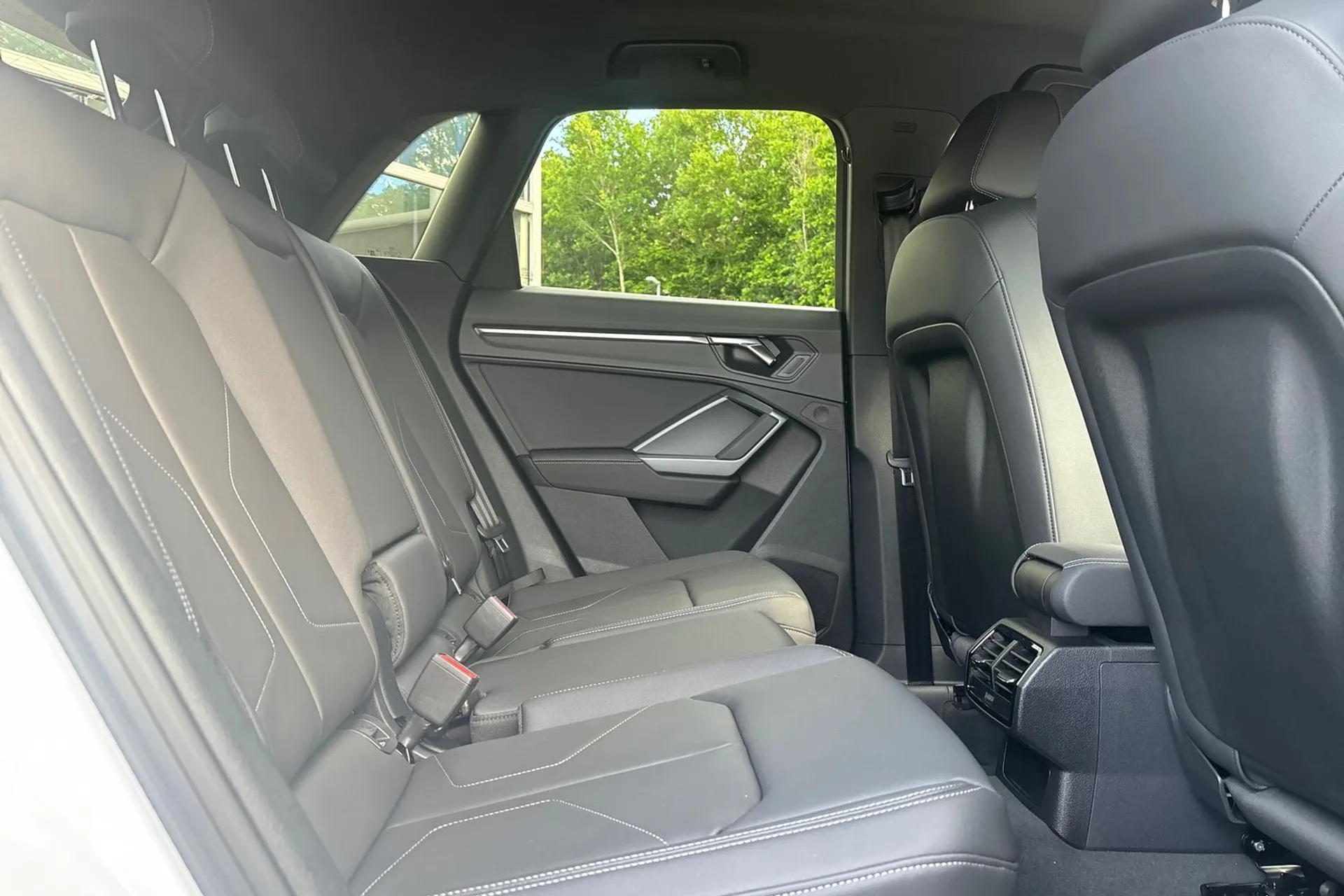 Audi Q3 thumbnail image number 10