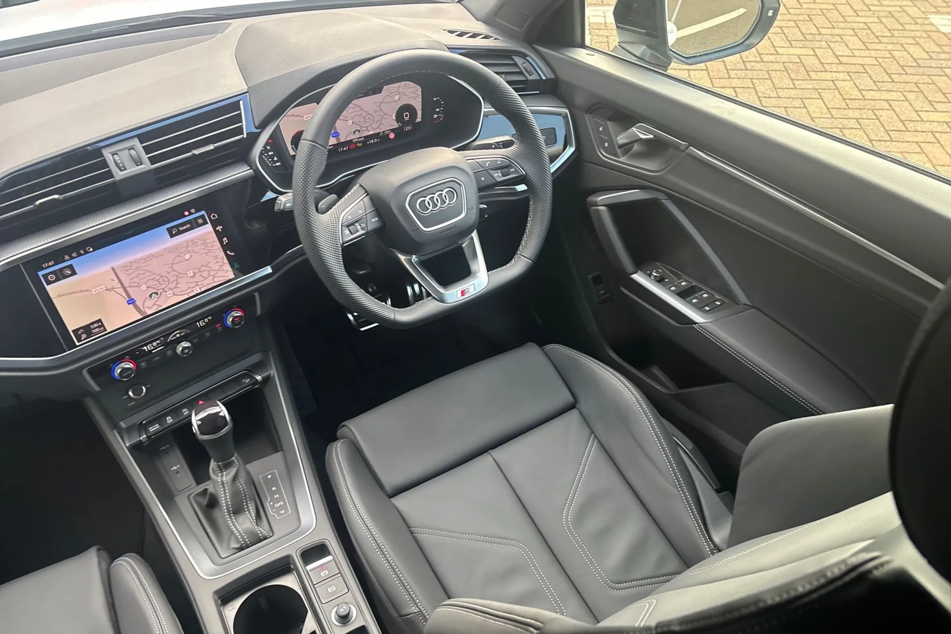 Audi Q3 thumbnail image number 35