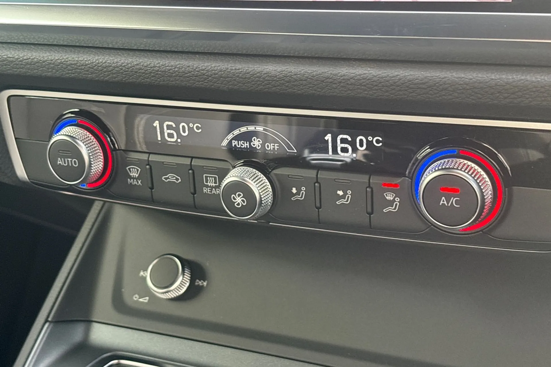 Audi Q3 thumbnail image number 41