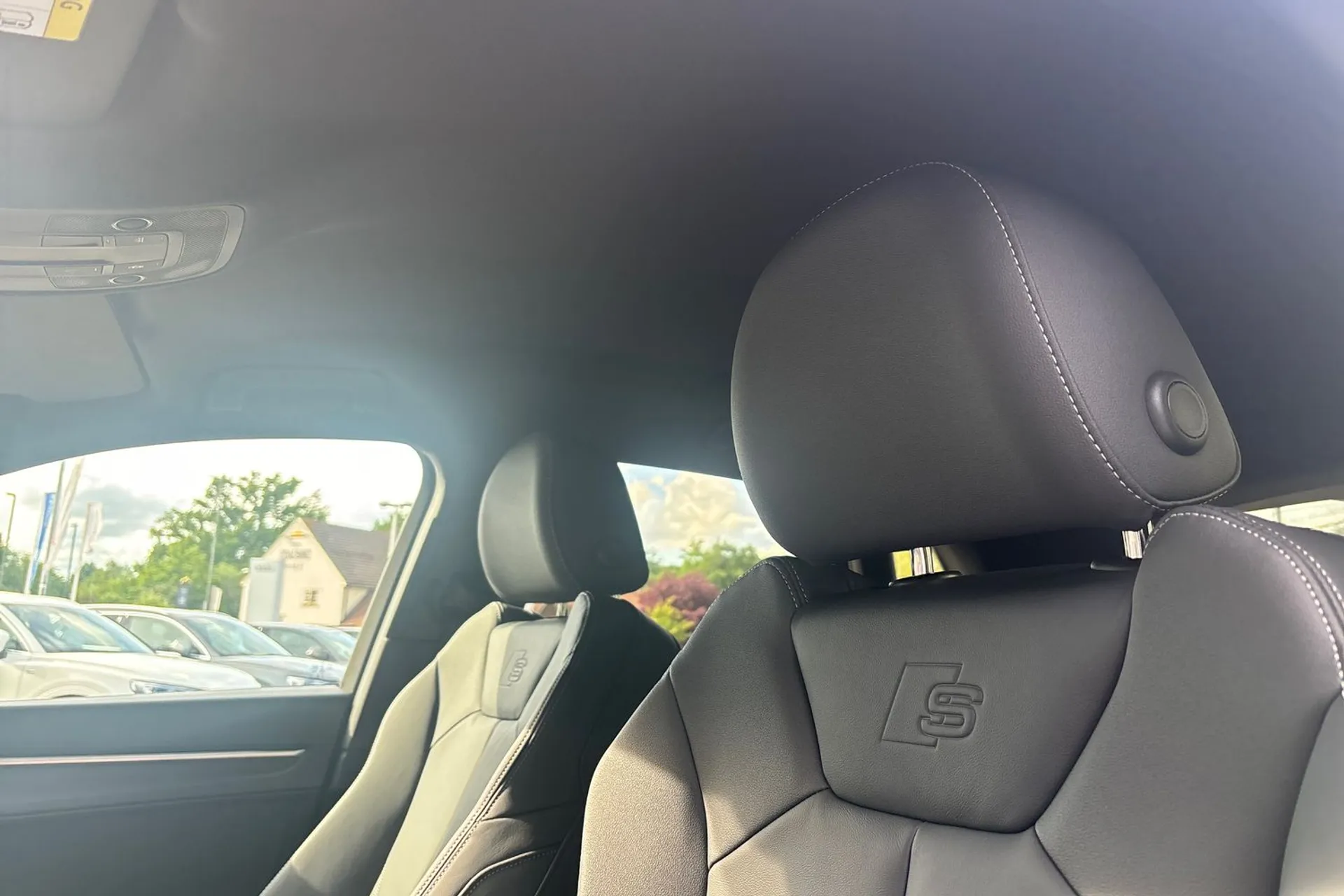 Audi Q3 thumbnail image number 19