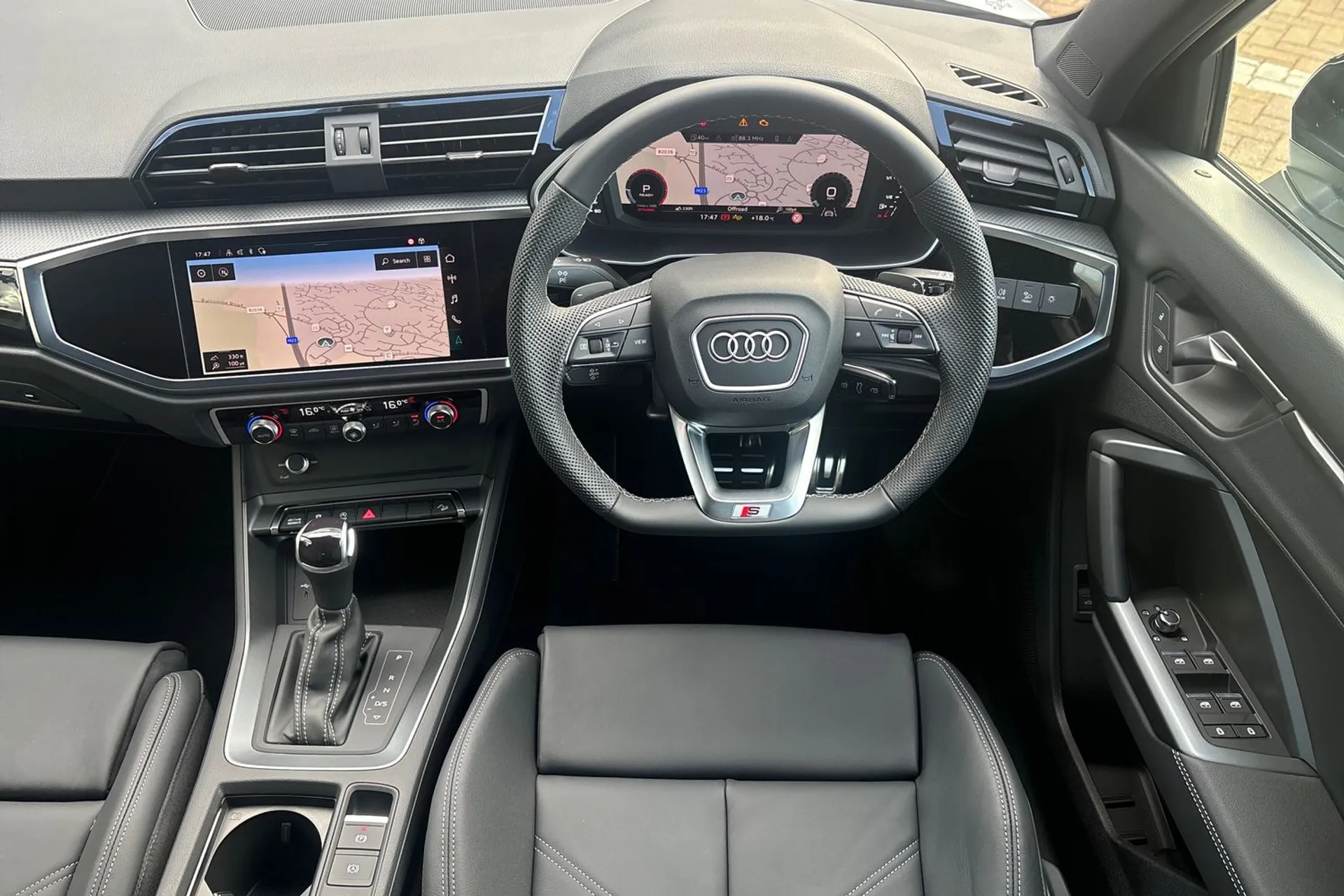 Audi Q3 thumbnail image number 36