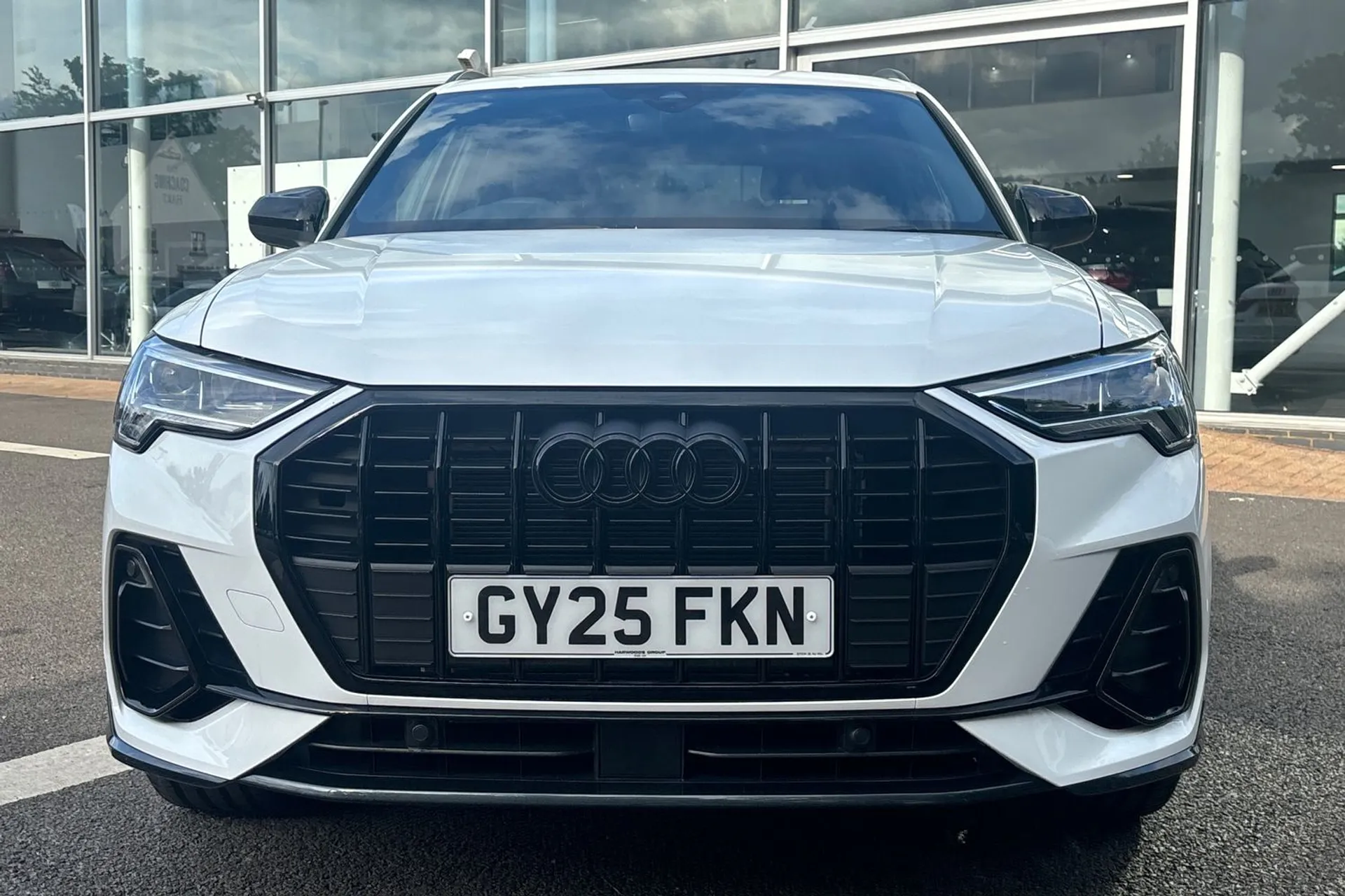 Audi Q3 thumbnail image number 16