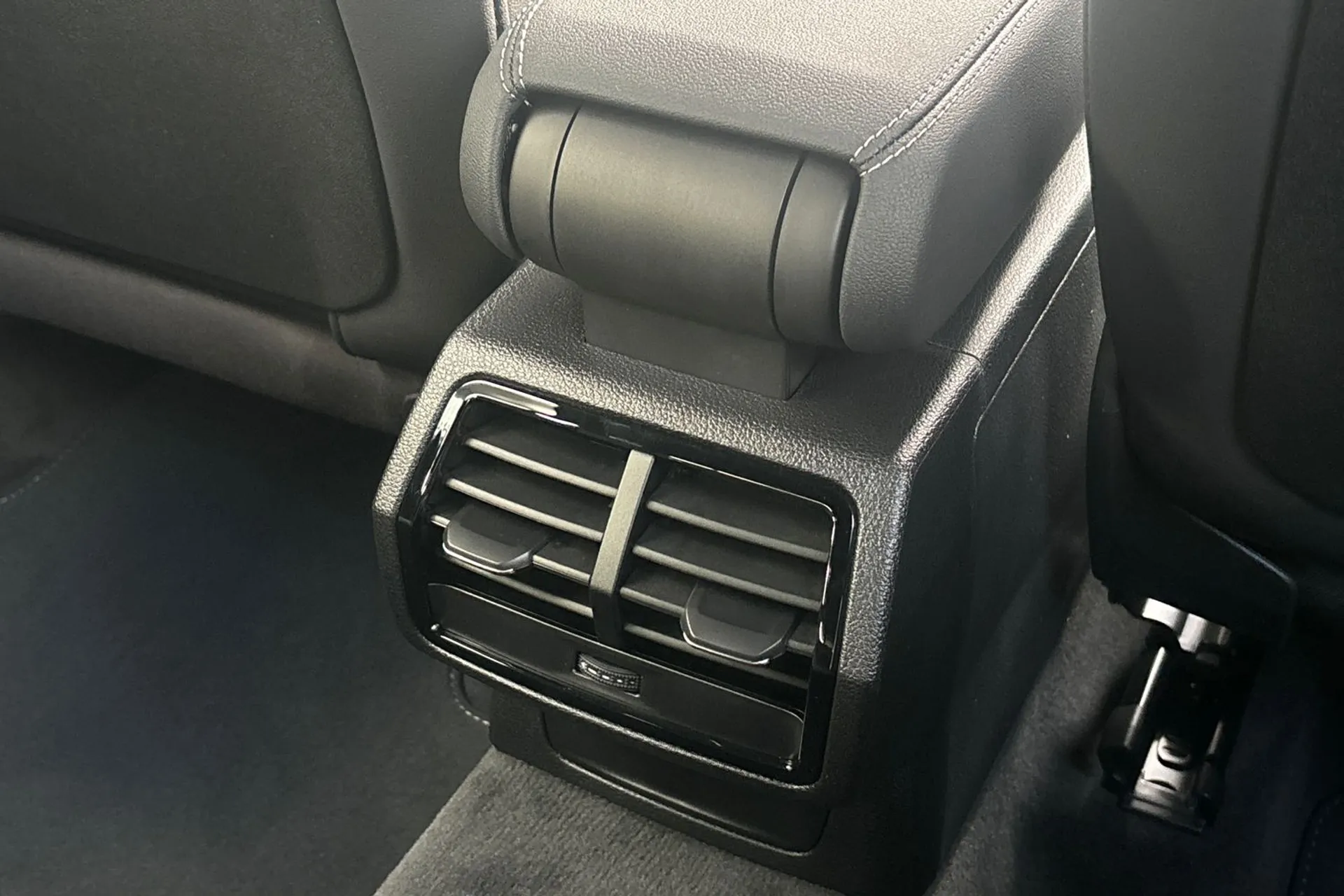 Audi Q3 thumbnail image number 31