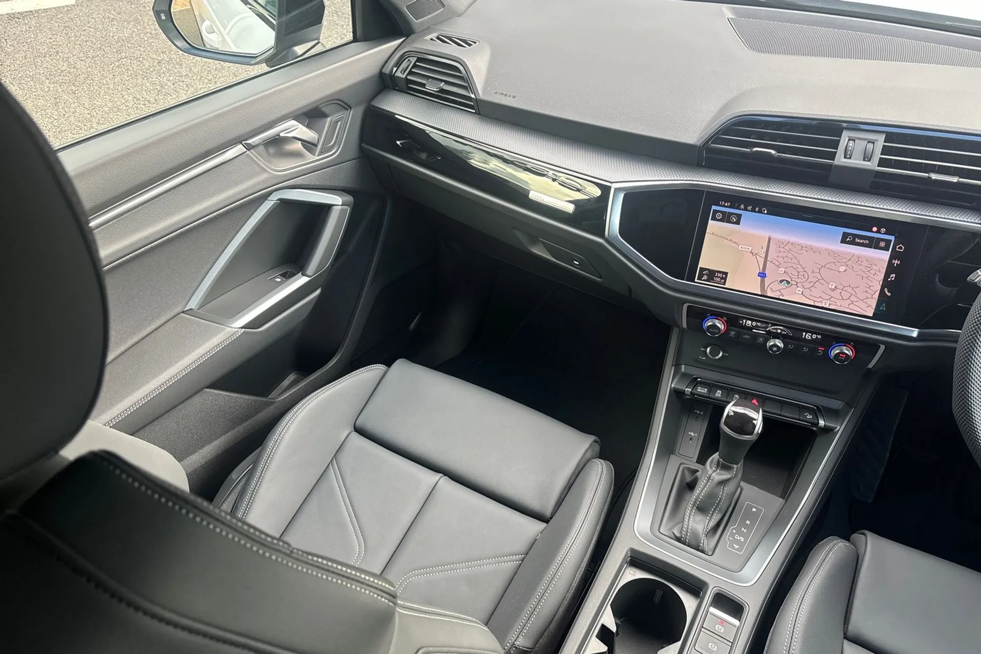 Audi Q3 thumbnail image number 33