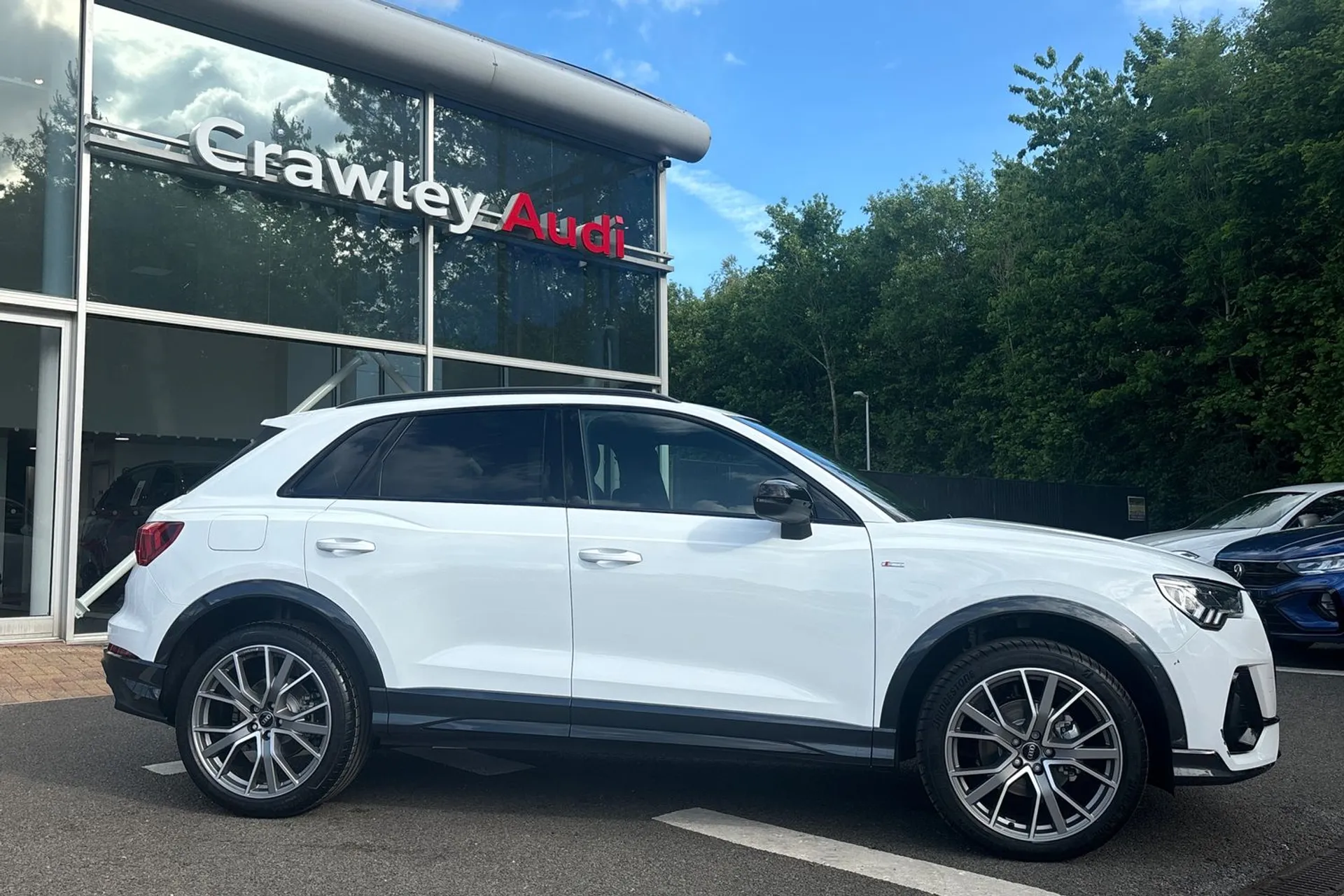 Audi Q3 thumbnail image number 2