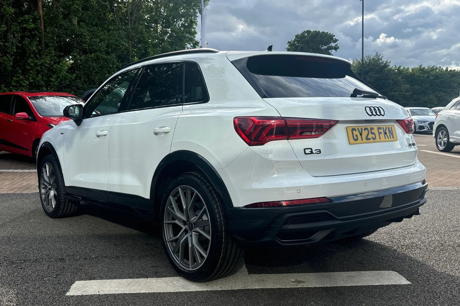 Audi Q3 thumbnail image number 9