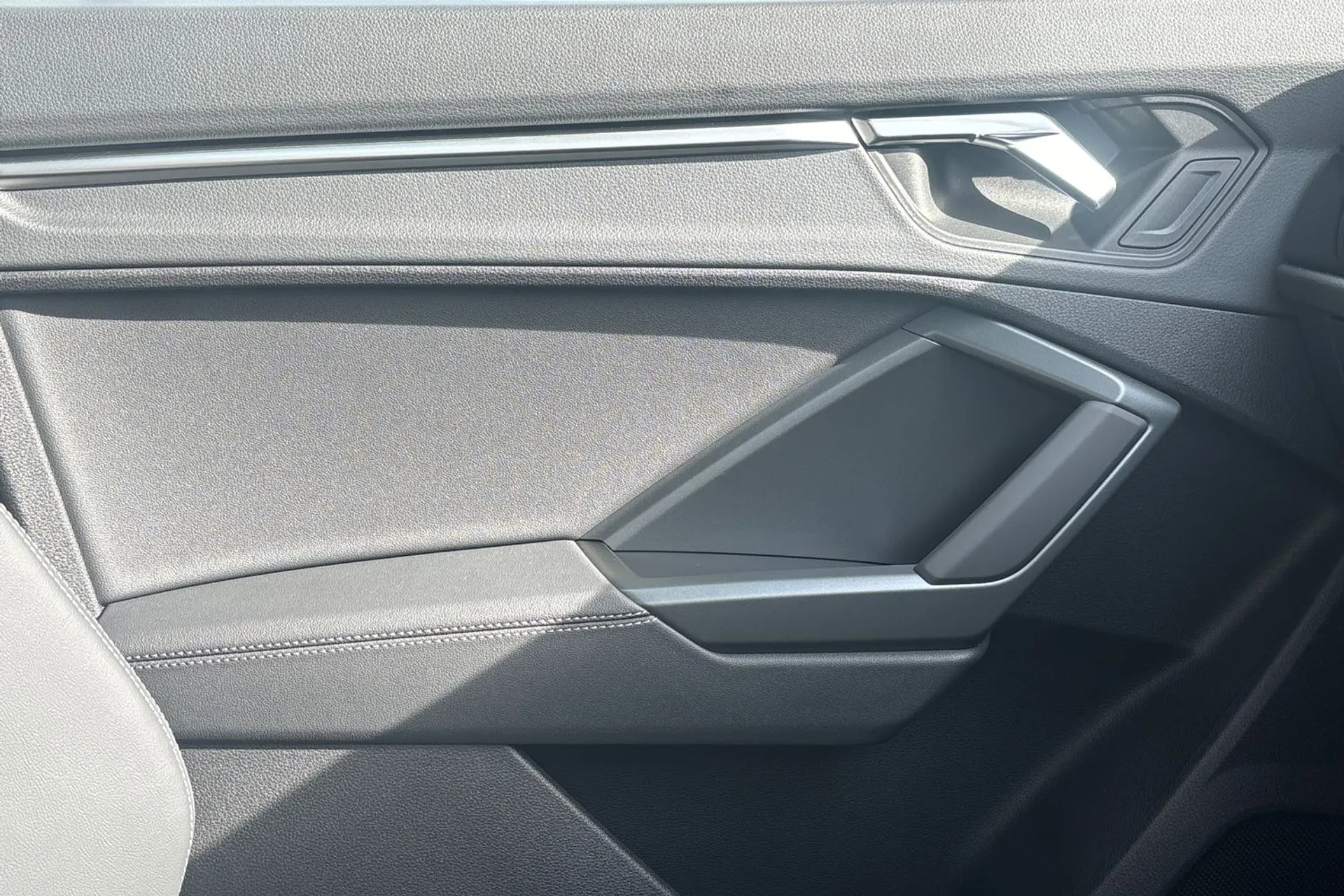 Audi Q3 thumbnail image number 42