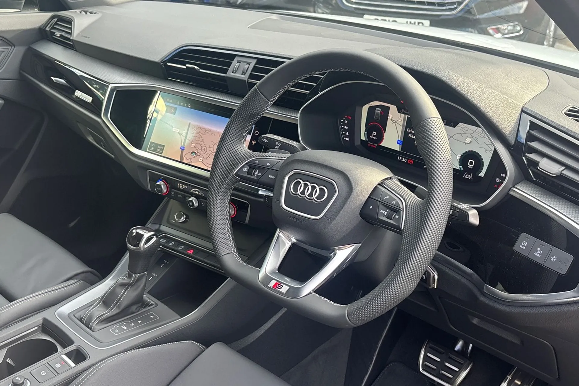 Audi Q3 thumbnail image number 13